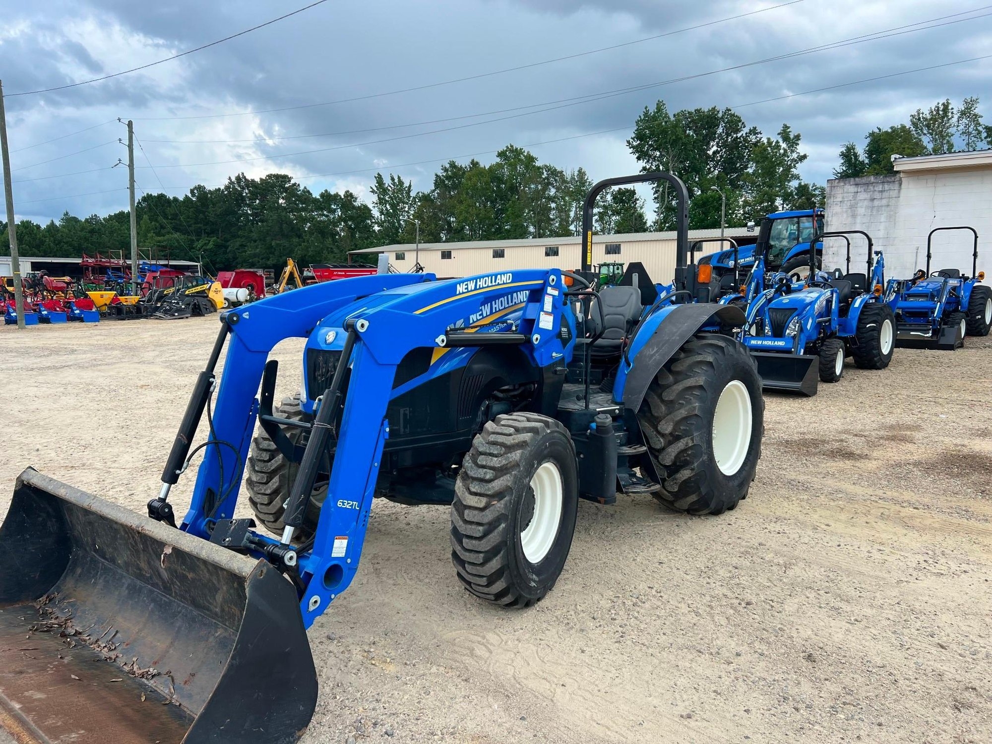 2019 New Holland Workmaster 95 MFWD Compact Utility Tractor with 632TL Loader - Poultry Special (A55314)