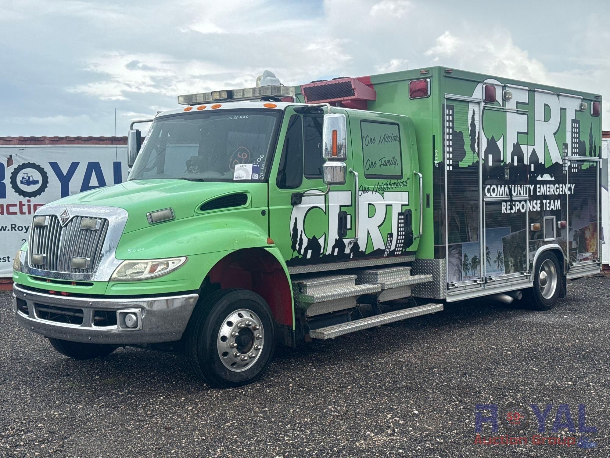 2006 International 4400 LP Ambulance (A50323)