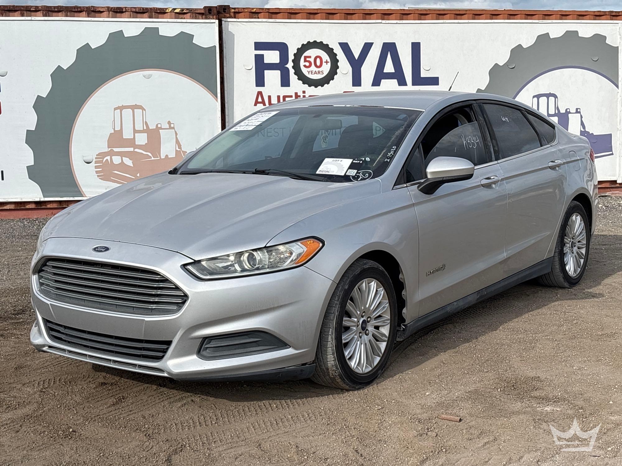 2015 Ford Fusion Hybrid Sedan (A56859)