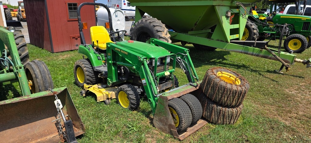 John Deere 2210 Compact Tractor (RUNS) (A50774)