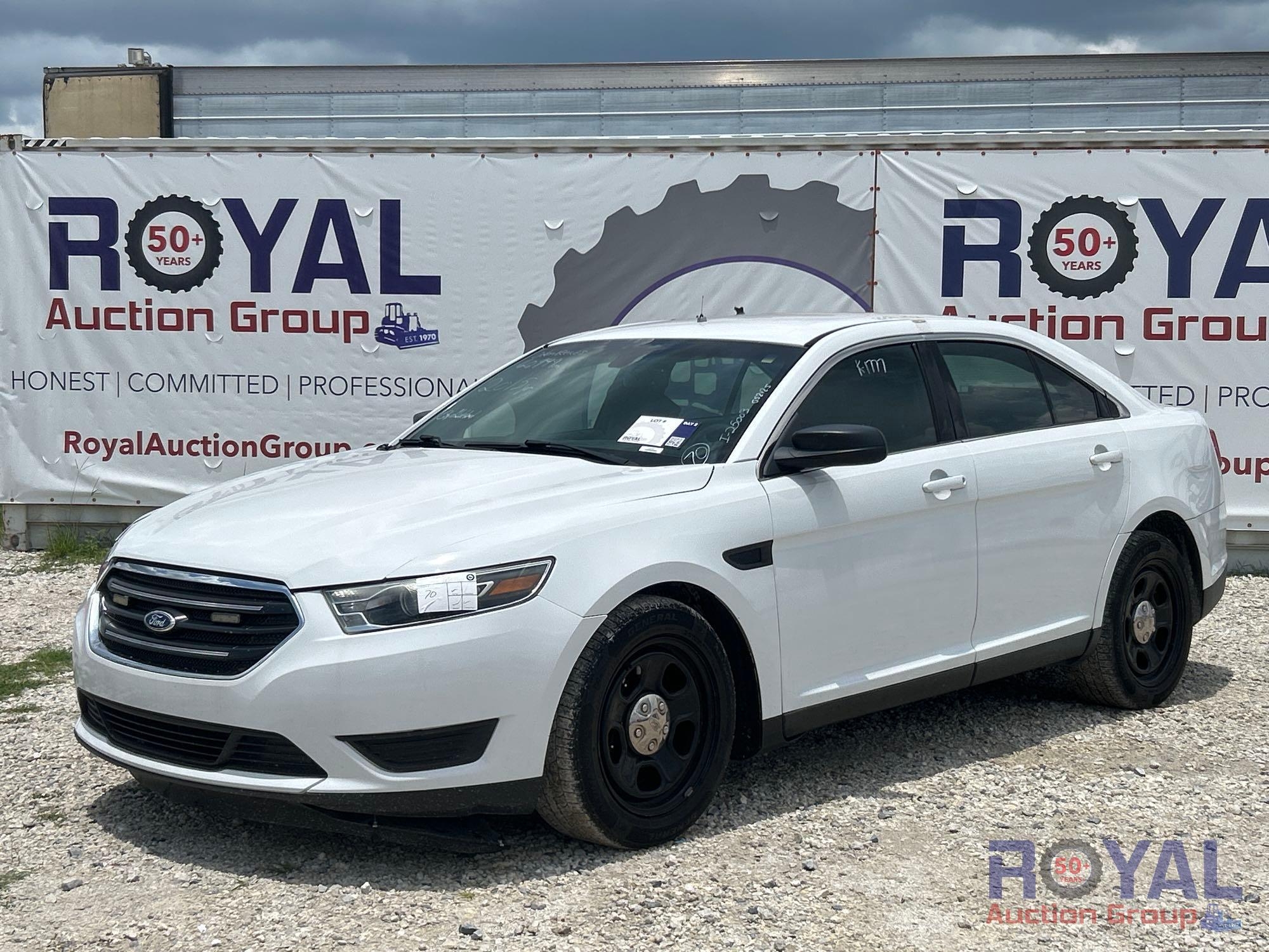 2015 Ford Taurus Sedan (A48082)
