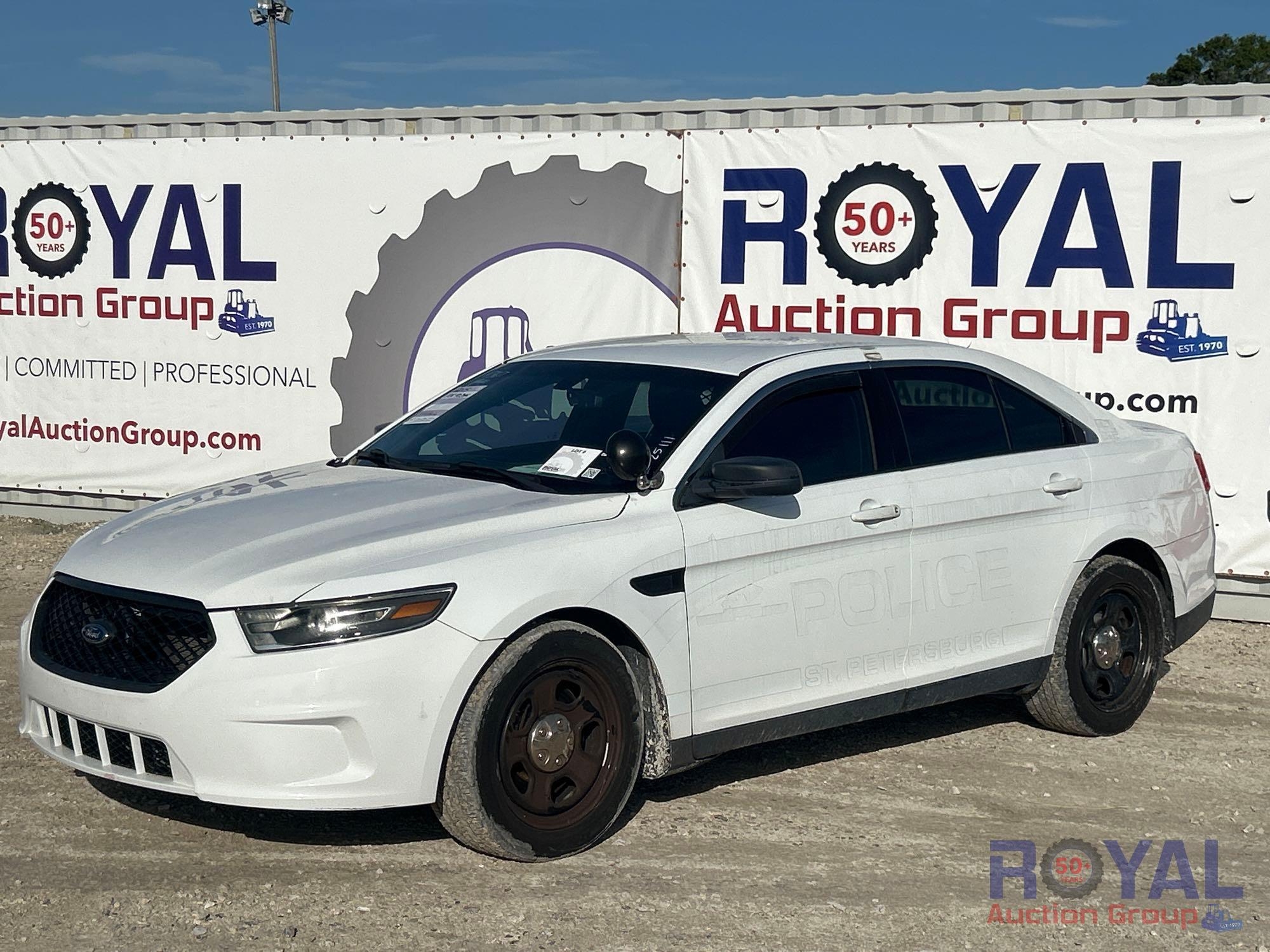 2015 Ford Taurus AWD Sedan (A48082)