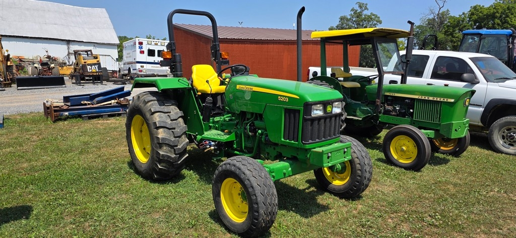 John Deere 5203 Tractor (RIDE AND DRIVE) (A50774)