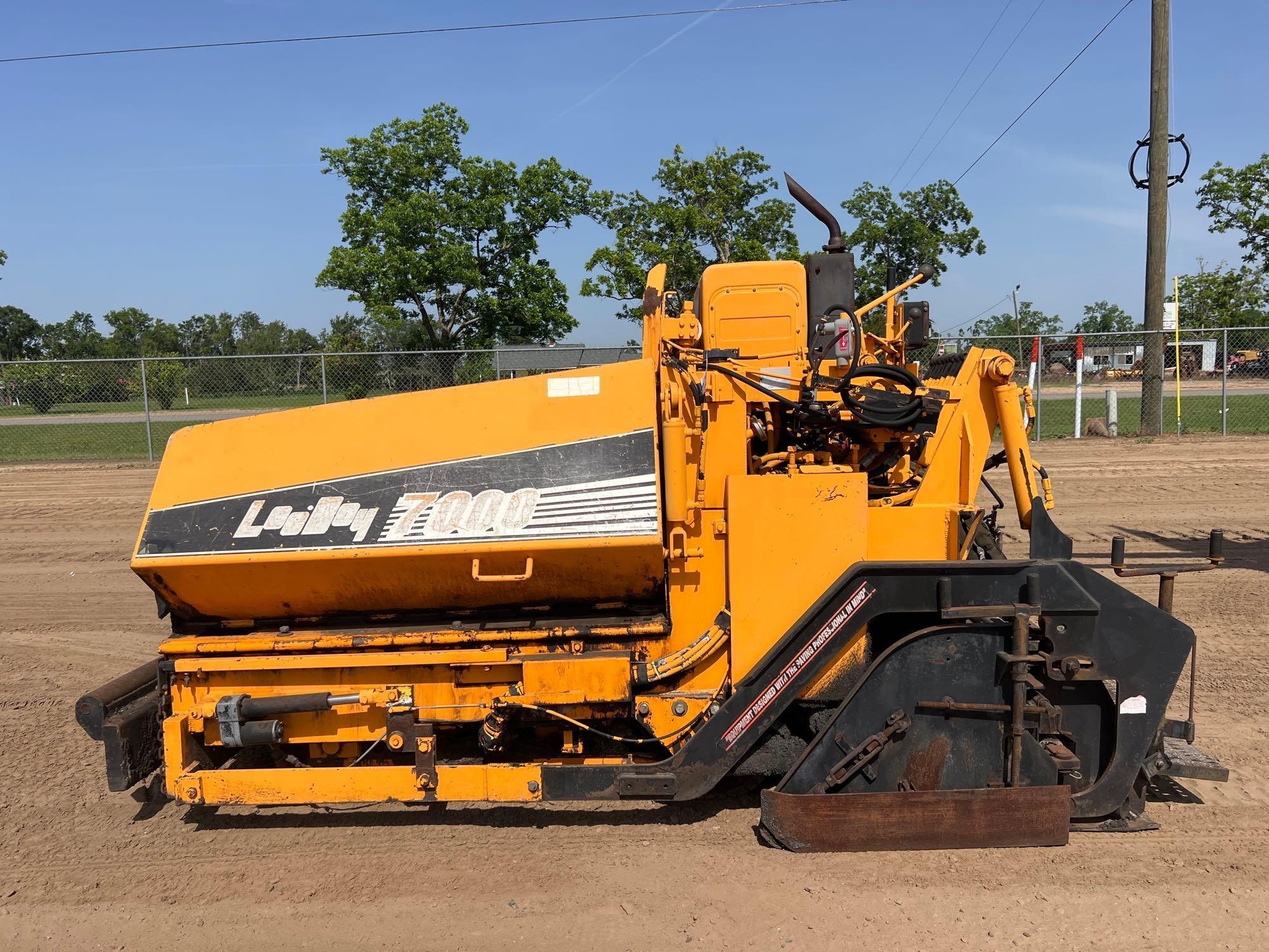 2002 LEEBOY L7000T ASPHALT PAVER (A52705)