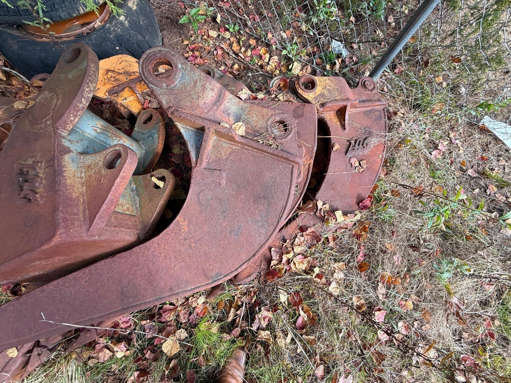excavator trenching bucket- one bucket per lot (A56435)