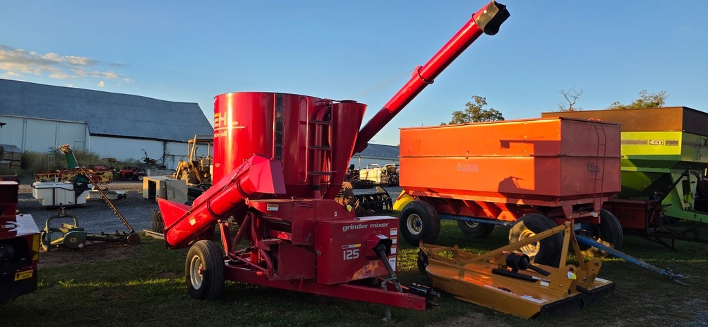 Gehl 125 Grinder Mixer (VERY NICE) (A50775)