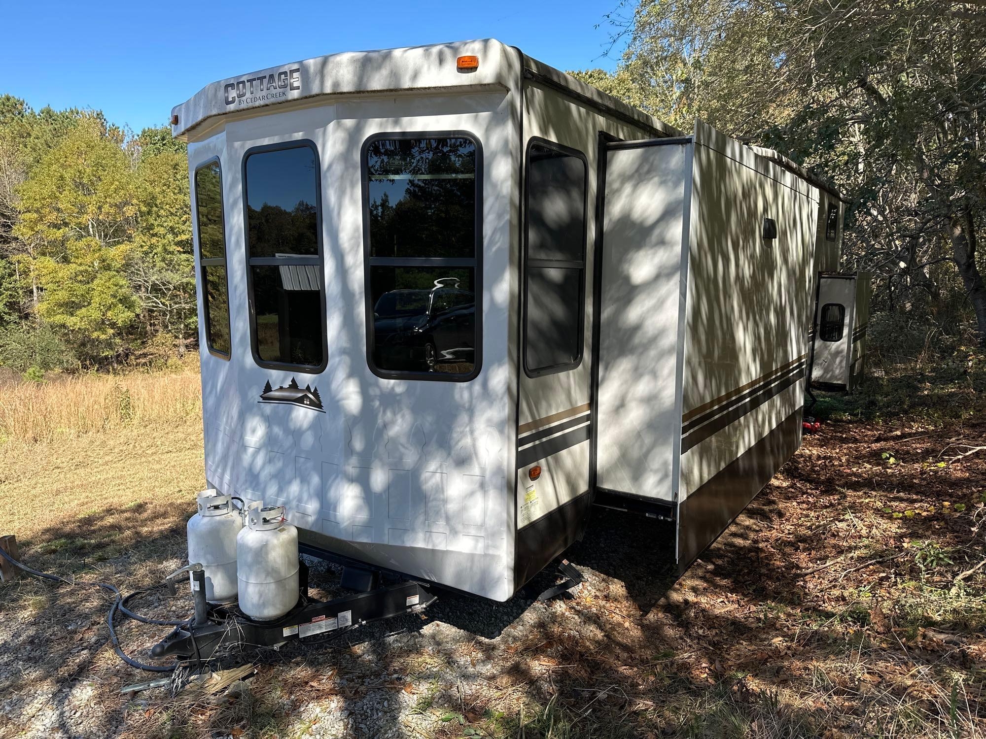 2022 Forest River Cedar Creek Trailer, VIN # 4X4TCRS21NS230904 (A54865)