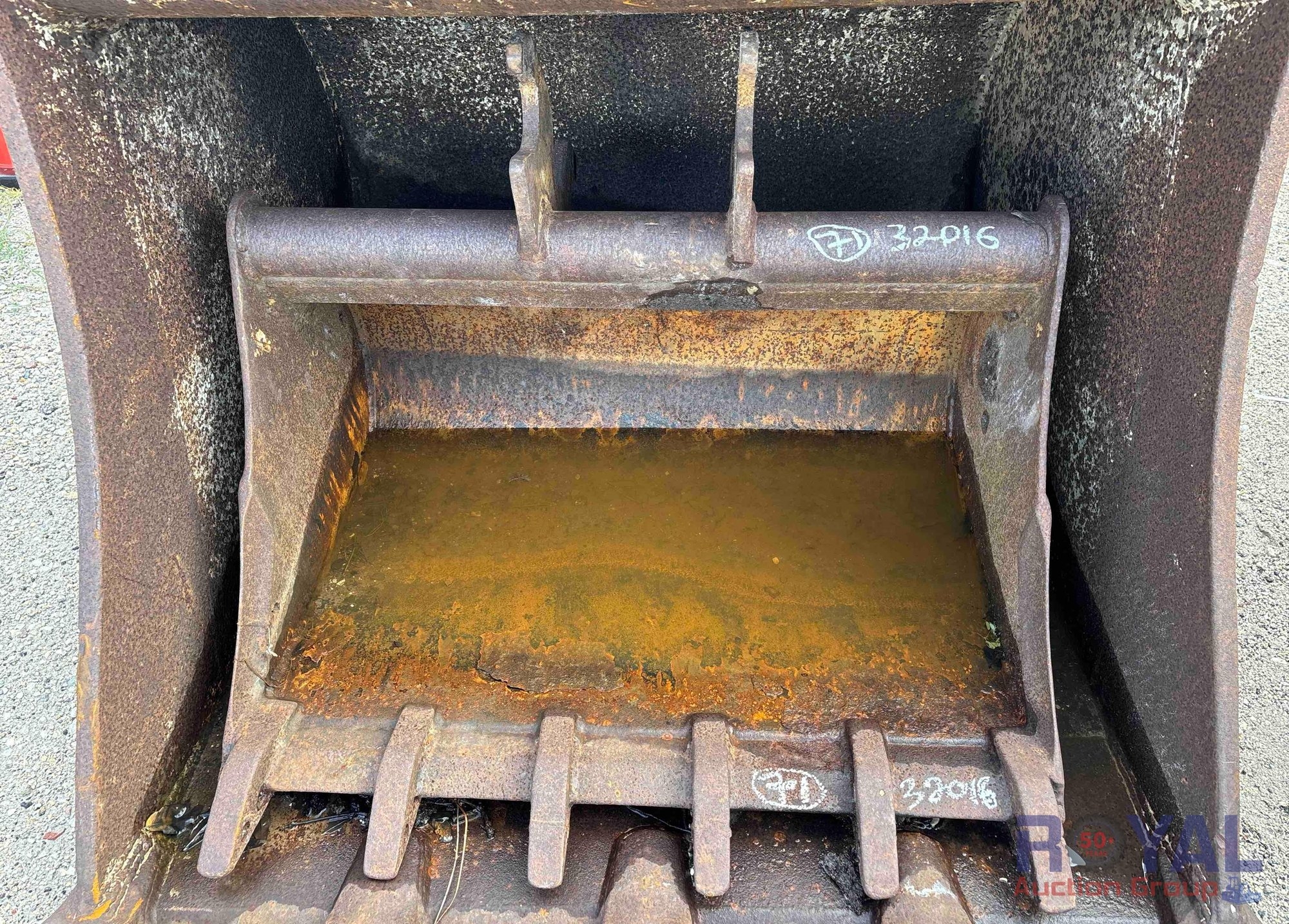 35in Tooth Excavator Bucket (A50322)