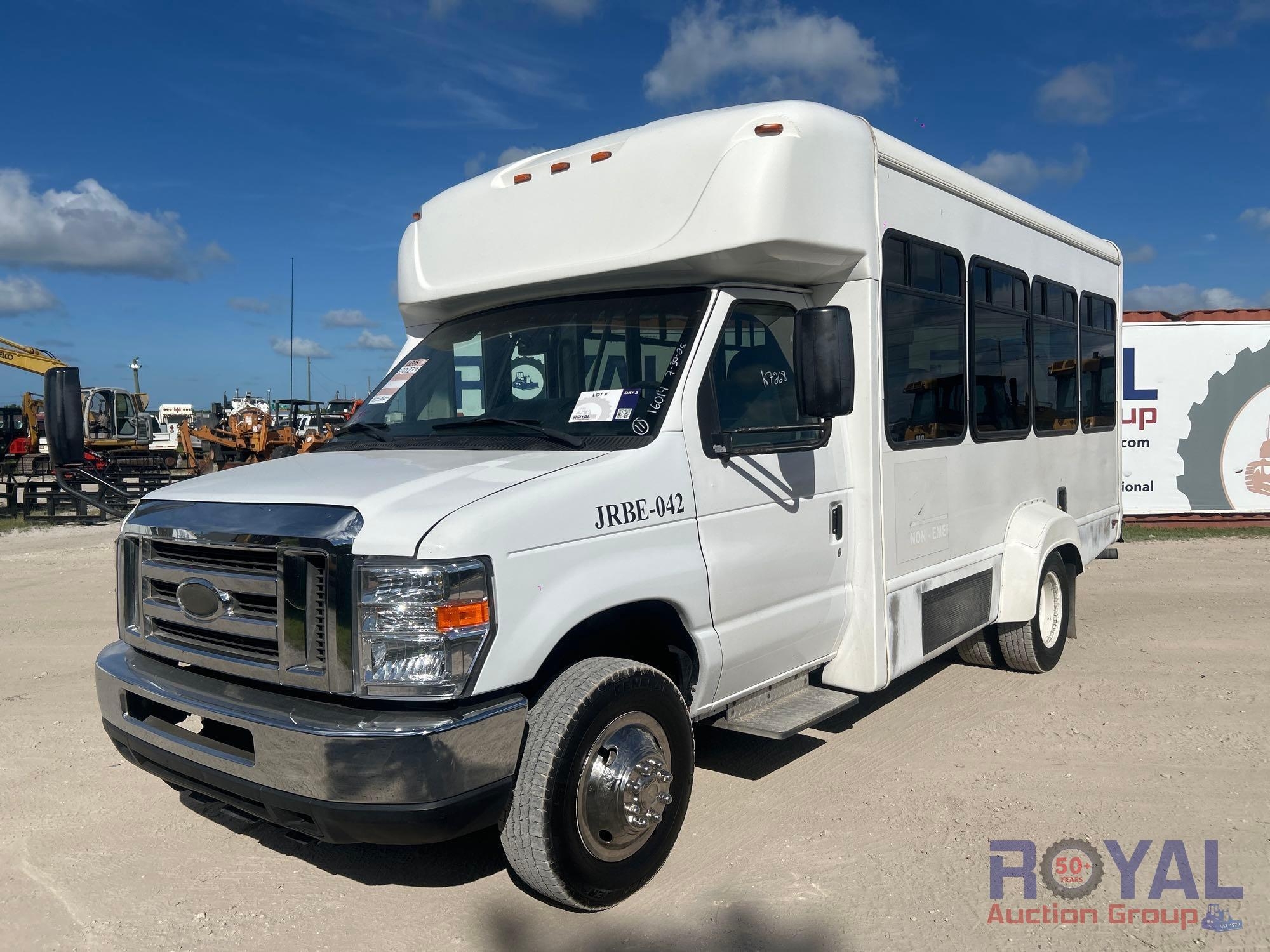 2015 Ford Econoline Shuttle Bus (A55788)