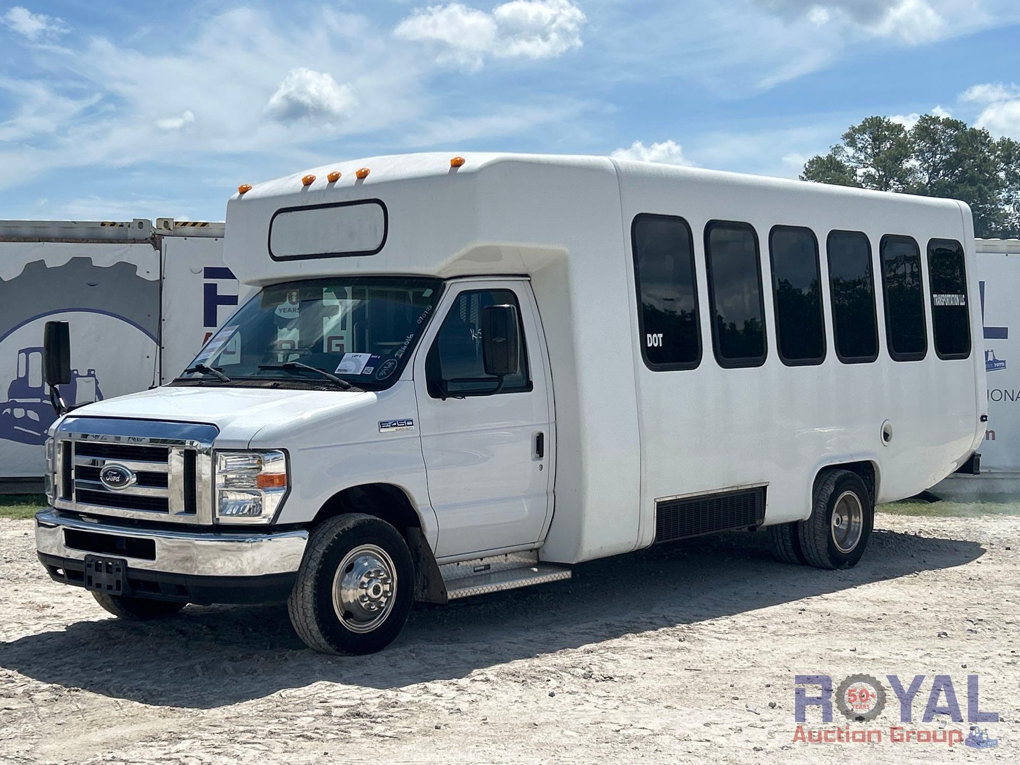 2019 Ford E-450 Super Duty Passenger Bus (A51692)