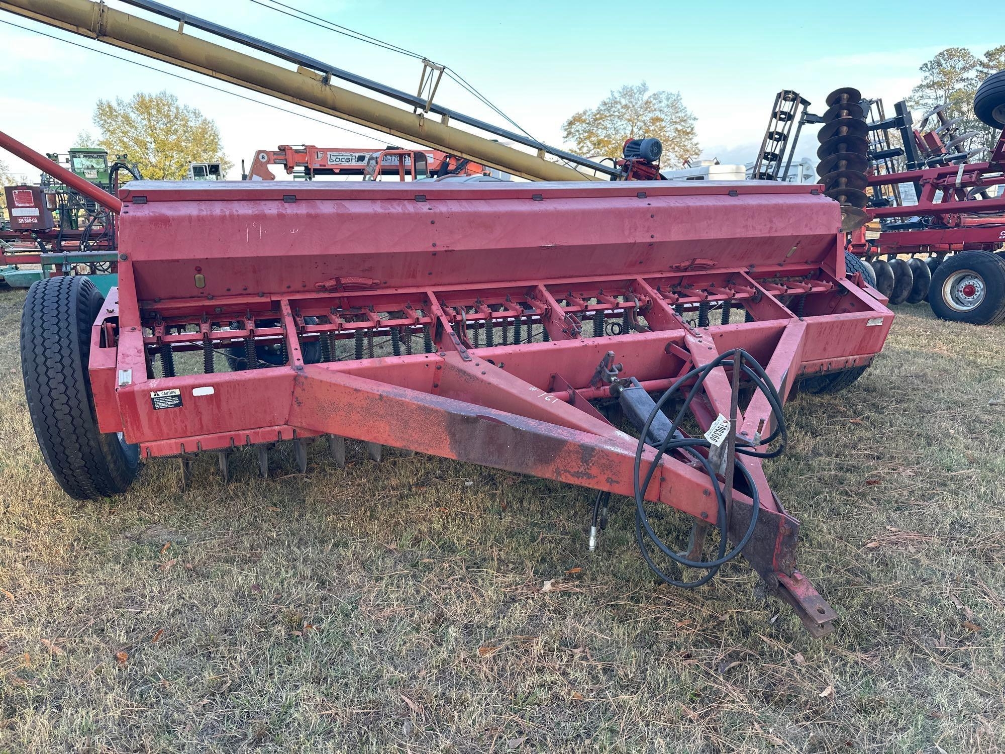 INTERNATIONAL 5100 END WHEEL GRAIN DRILL (A52708)