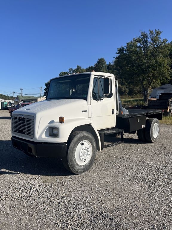 2005 FL70 Freightliner, CAT C 7 Engine (A52384)