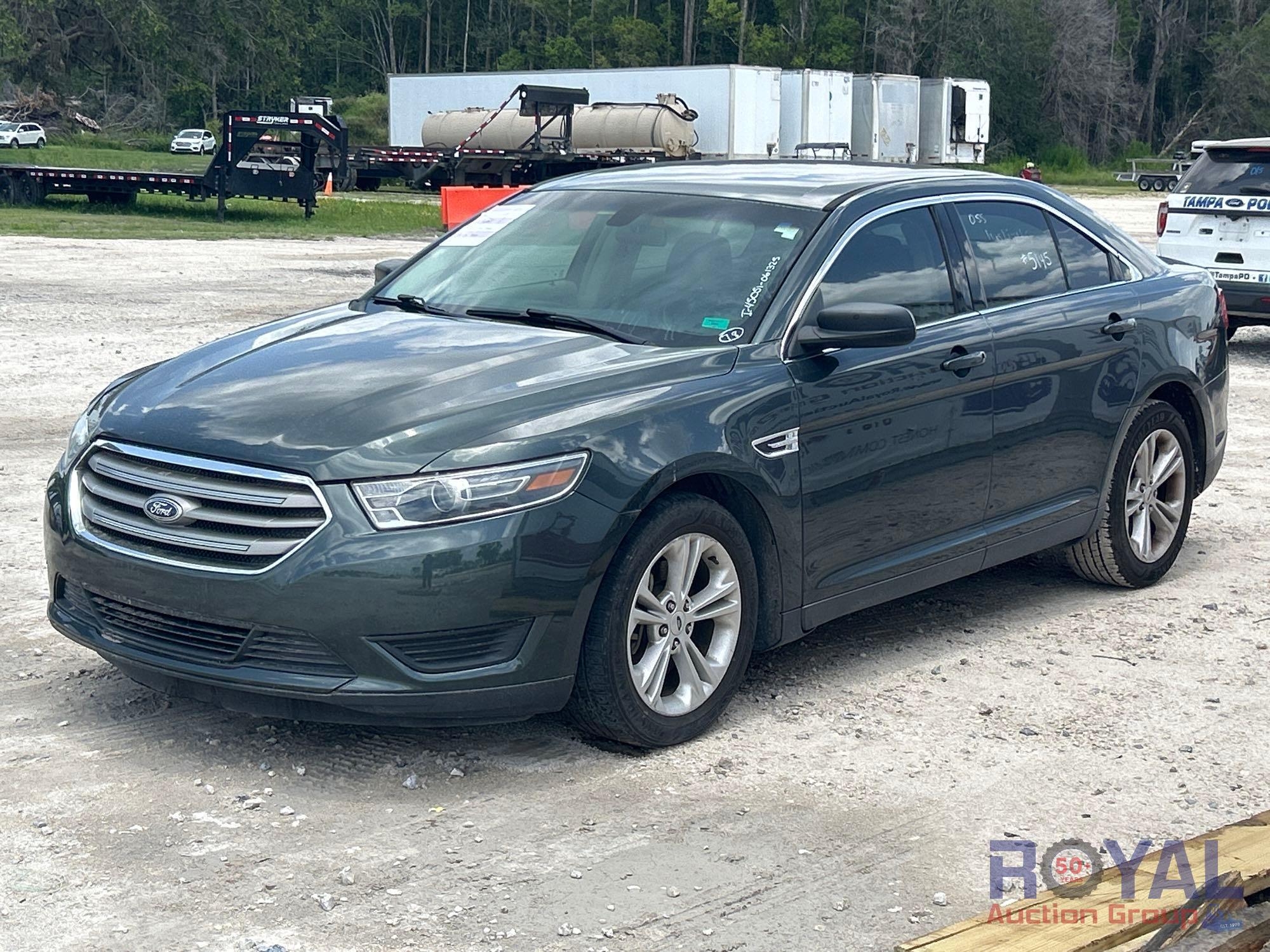 2016 Ford Taurus SE Sedan (A48082)