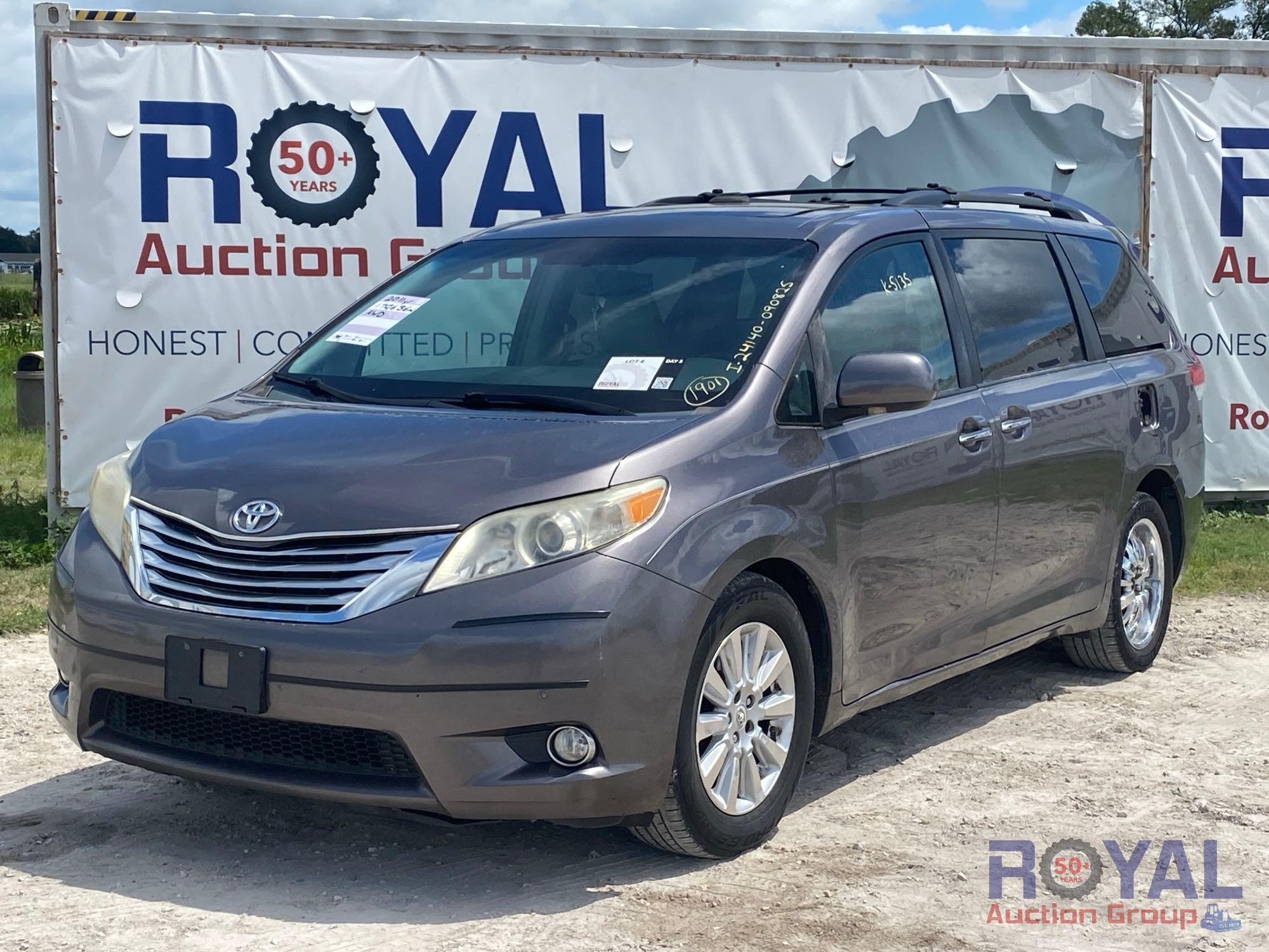 2011 Toyota Sienna Van (A51694)