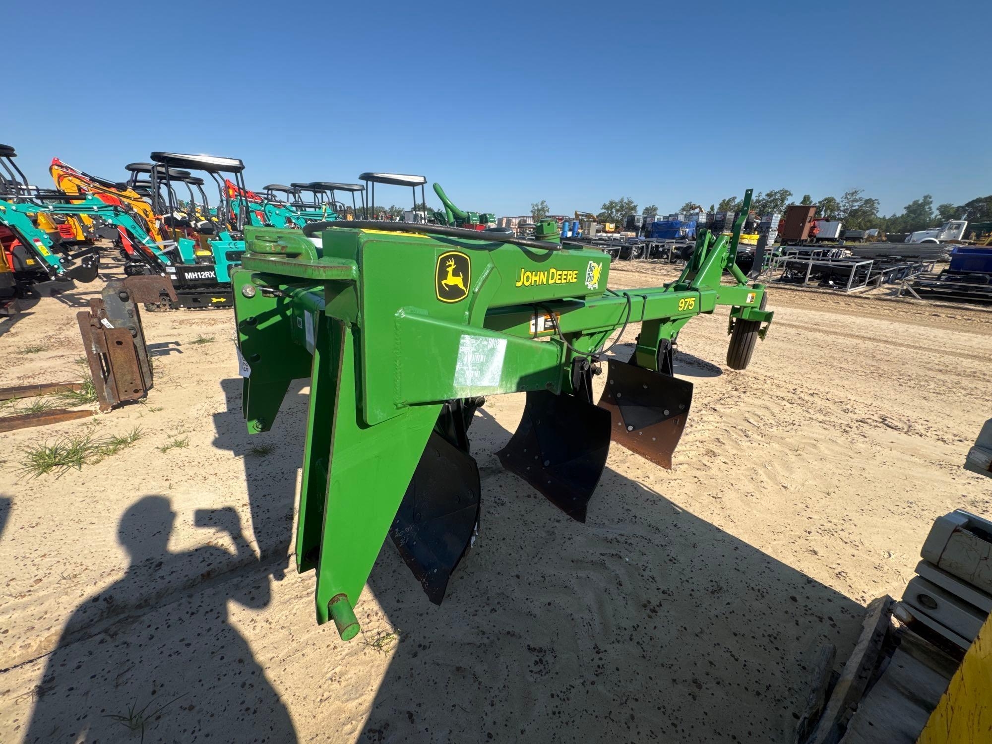 JOHN DEERE 975 3 BOTTOM SWITCH PLOW (A51247)