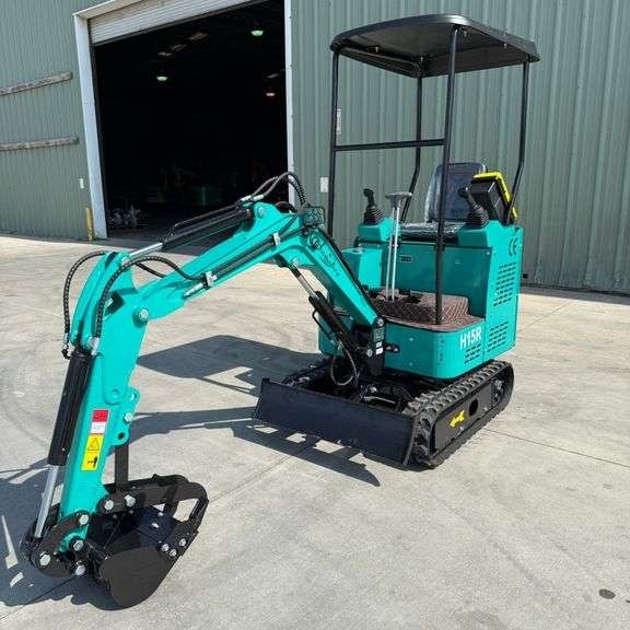 2025 AGT H15R Mini-Excavator with Dozer Blade & Pilot Controls  (New/Unused) (A59225)