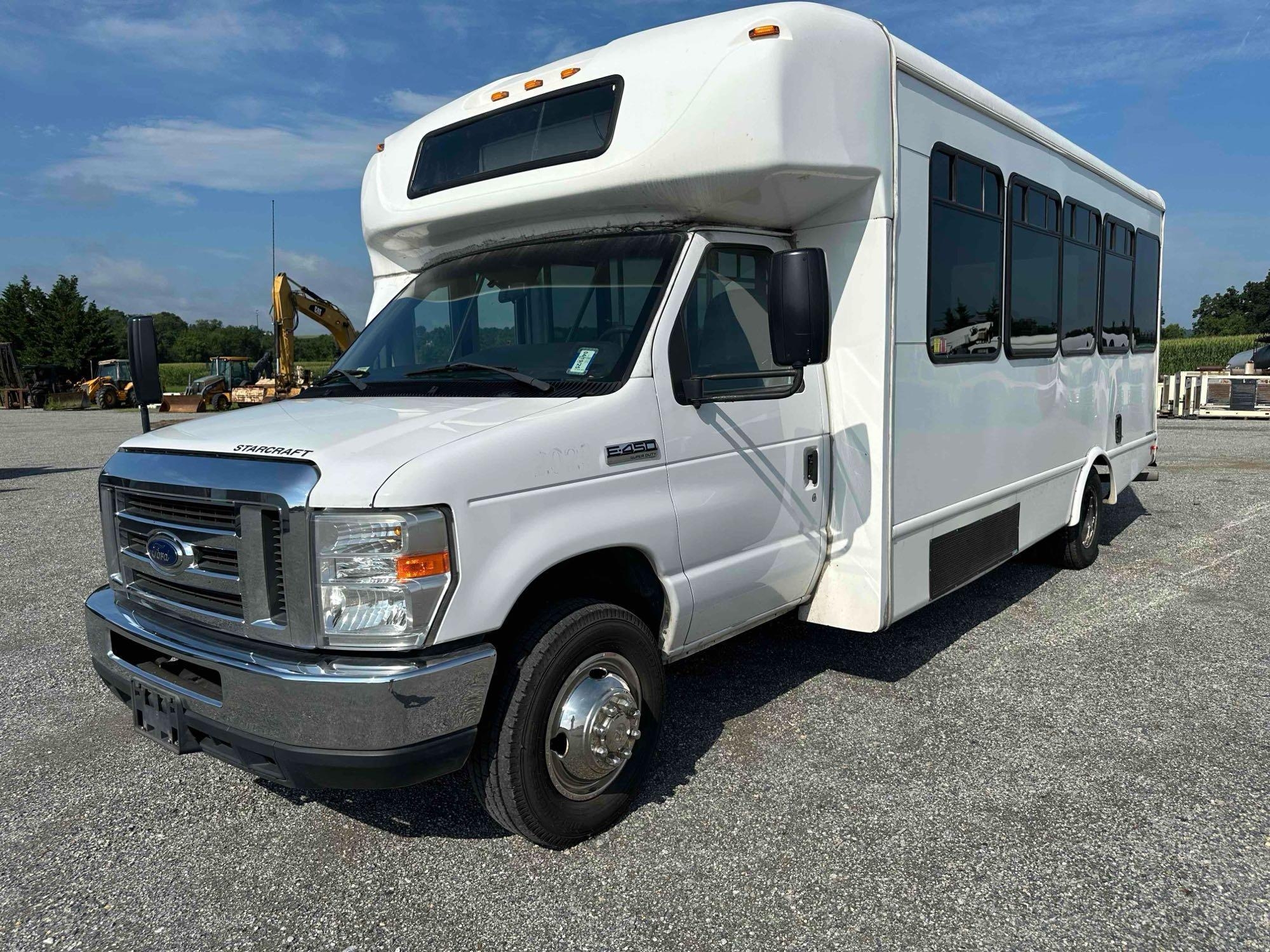 2017 Ford E450 Super Duty 20 Passenger Bus (A47384)