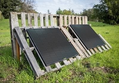 1706-3893-boulder-90-solar-panel-using-pallets-as-mounting-rack.jpg