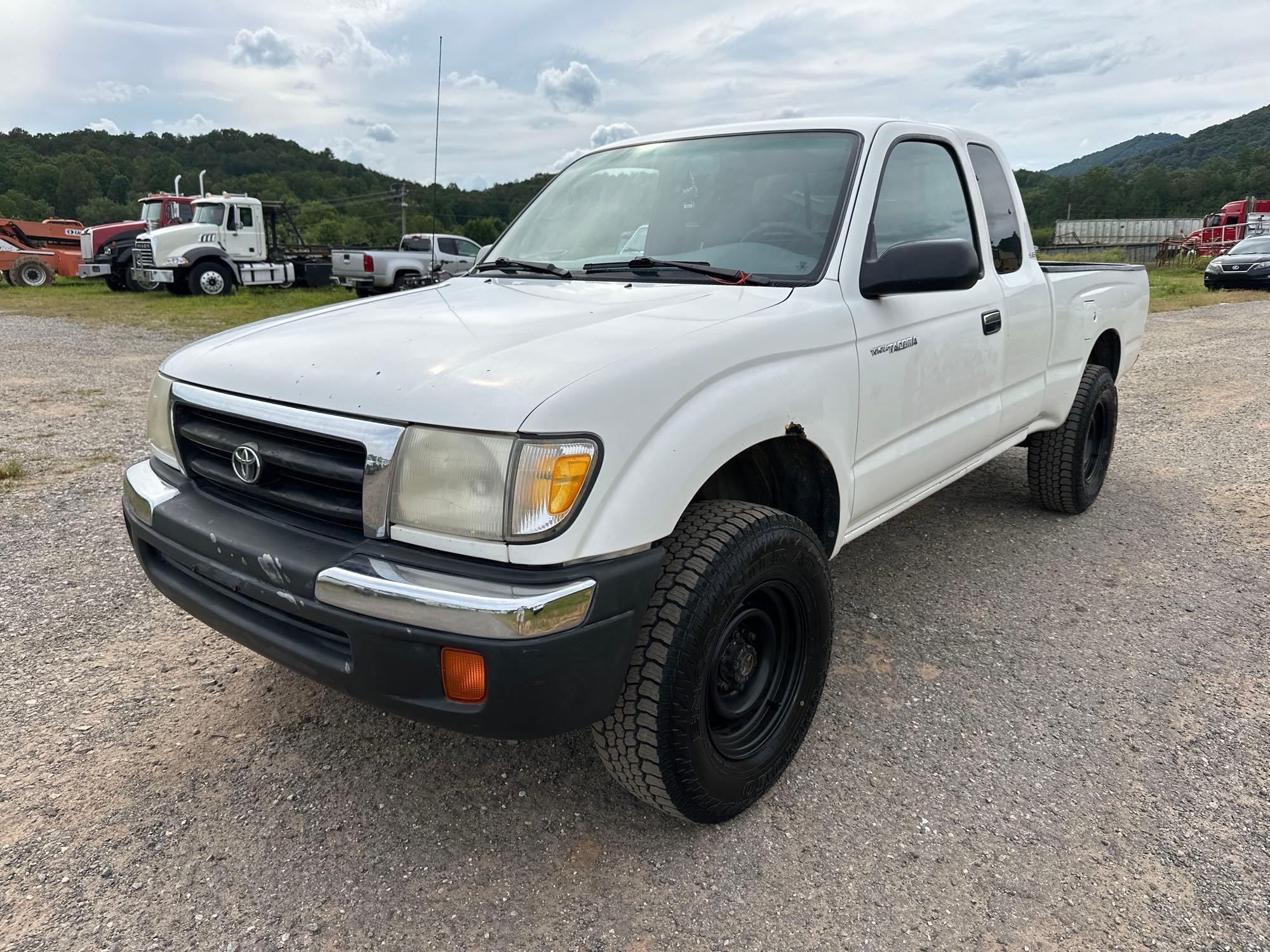 2000 Toyota Tacoma 4x4 Pickup Truck, VIN # 5TEWN72N6YZ690085 (A51572)
