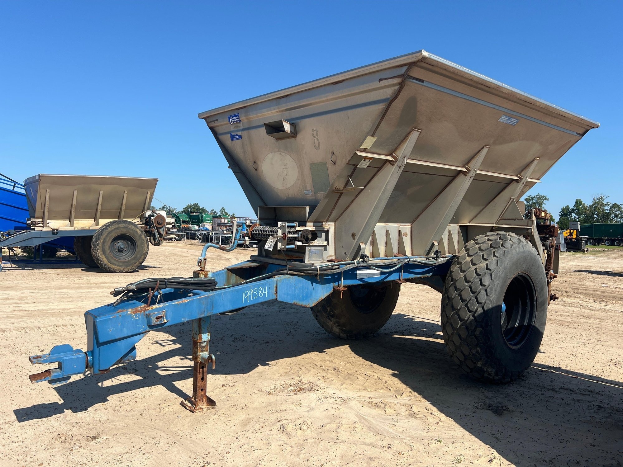 2005 DIVERSIFIED FABRICATORS FERTILIZER SPREADER (A51247)
