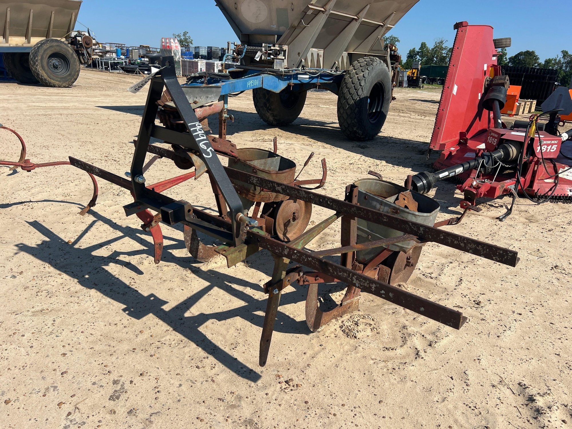 (2) ROW PLANTER W/ COLE PLANTERS (A51247)