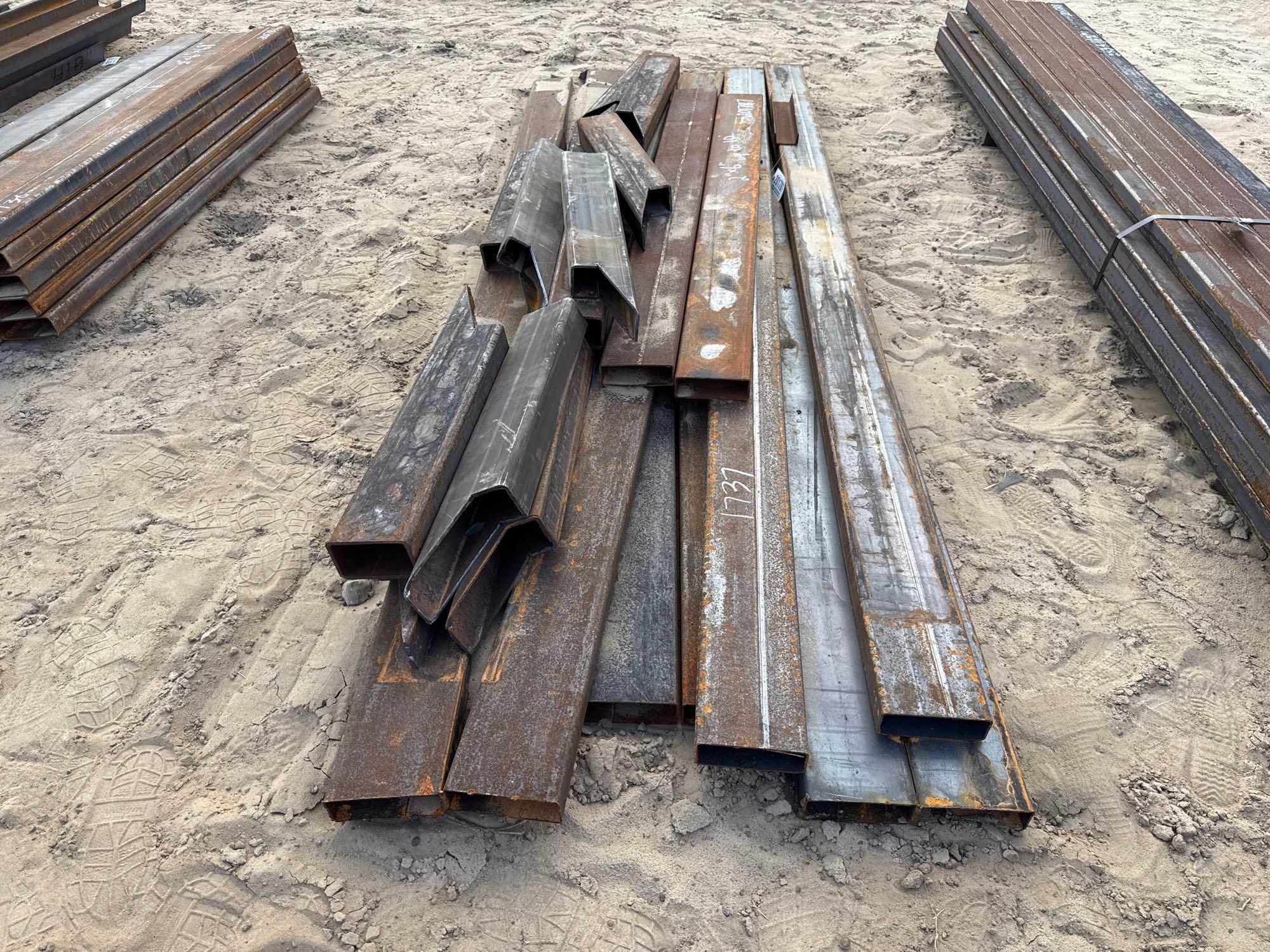 (APPROX 10 PCS) 2" X 6" UP TO 10" TUBING (A54756)