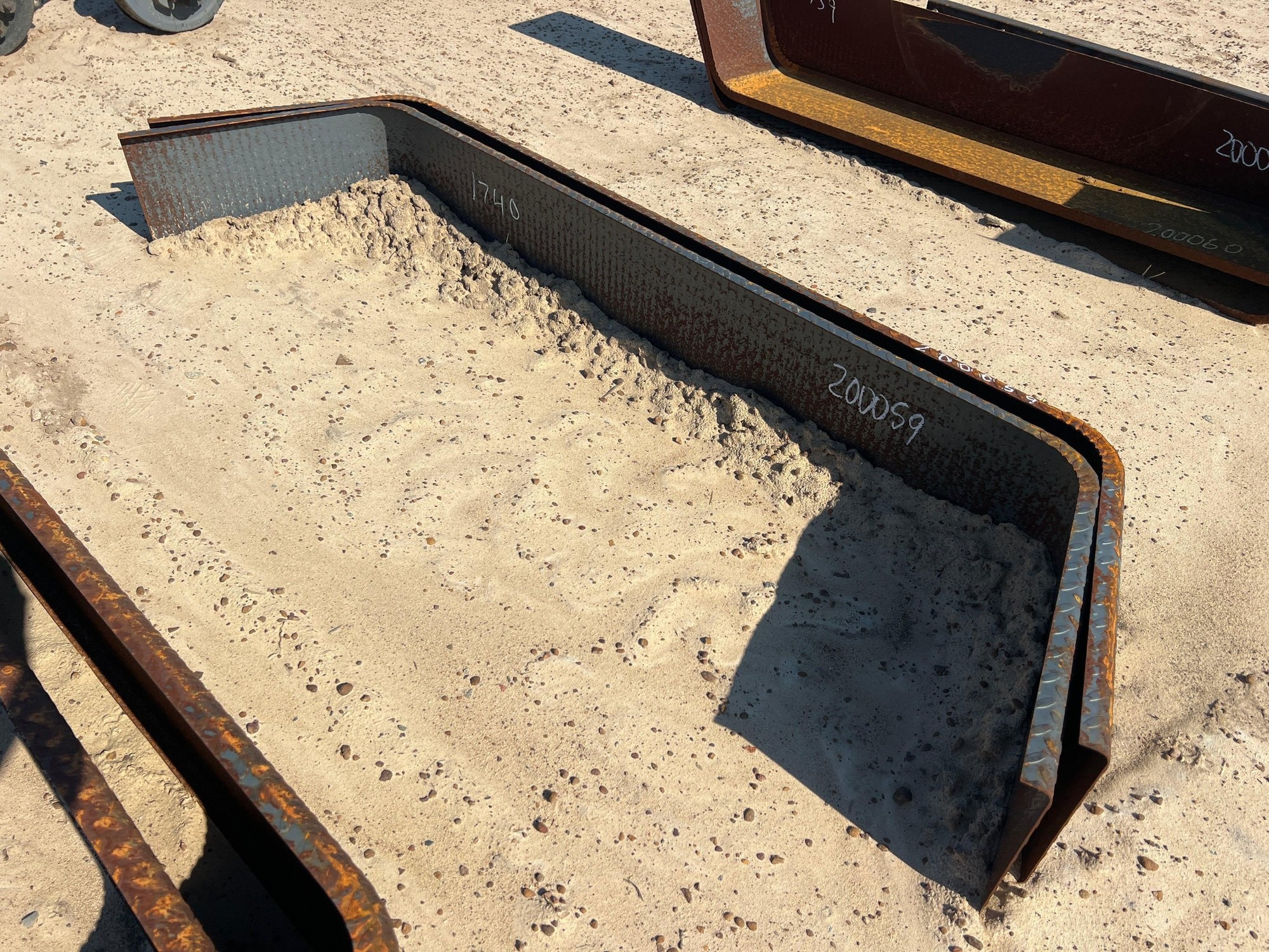 PAIR DIAMOND PLATE DBL AXLE FENDERS (A51247)