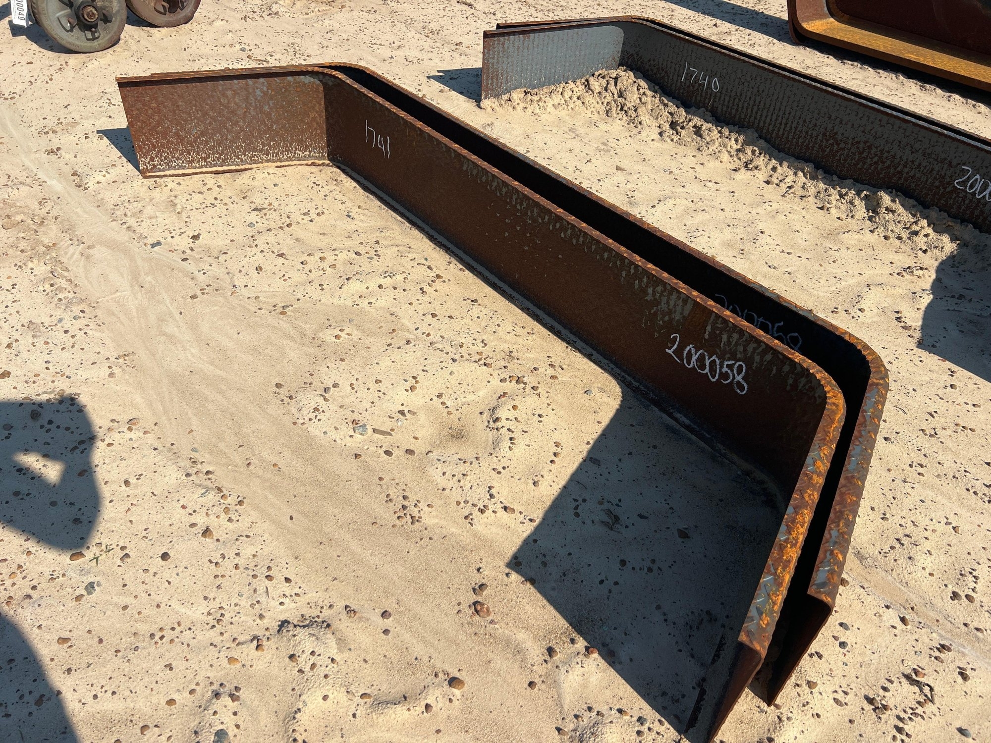PAIR DIAMOND PLATE DBL AXLE FENDERS (A51247)