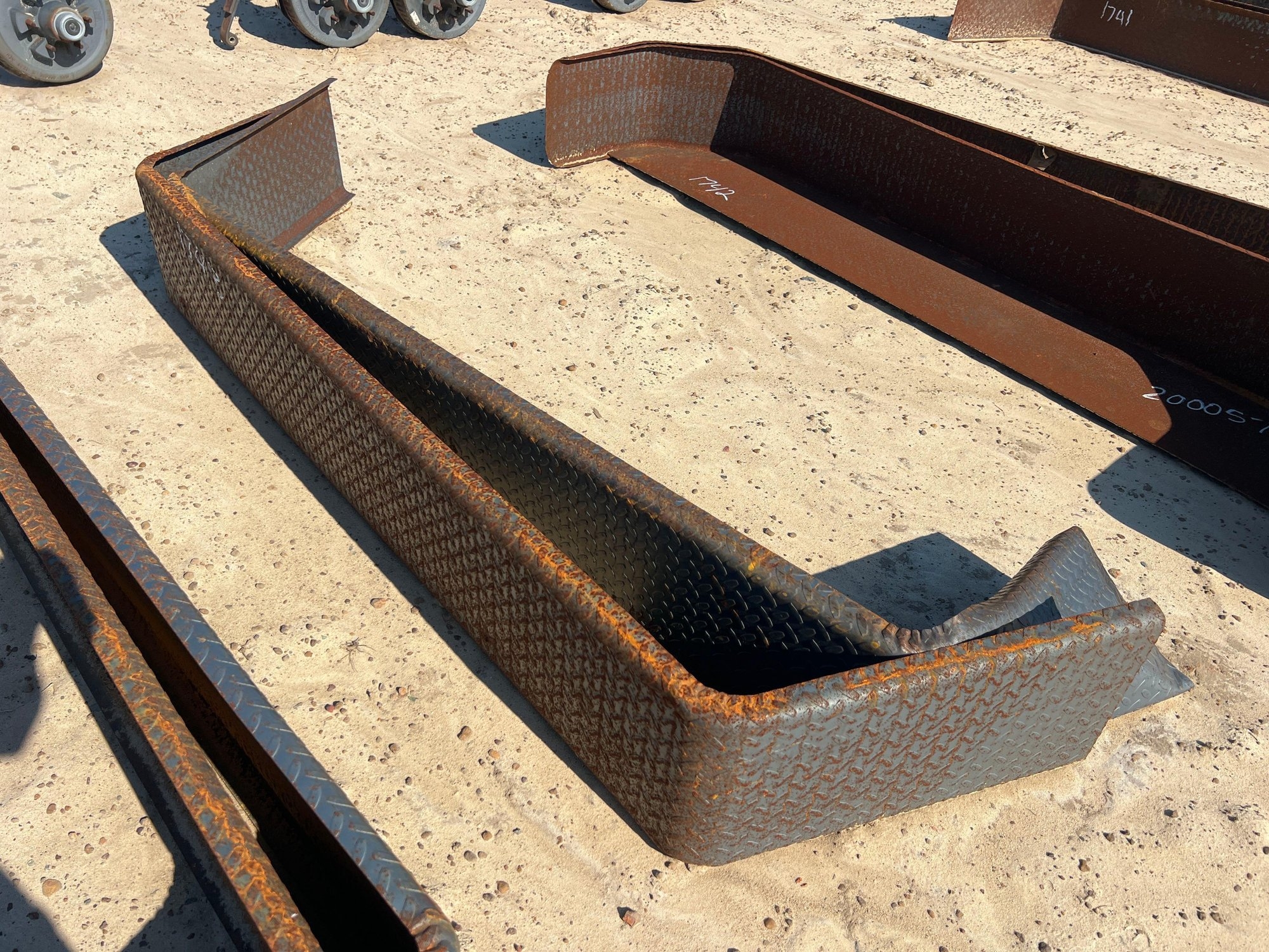 PAIR DIAMOND PLATE DBL AXLE FENDERS (A51247)