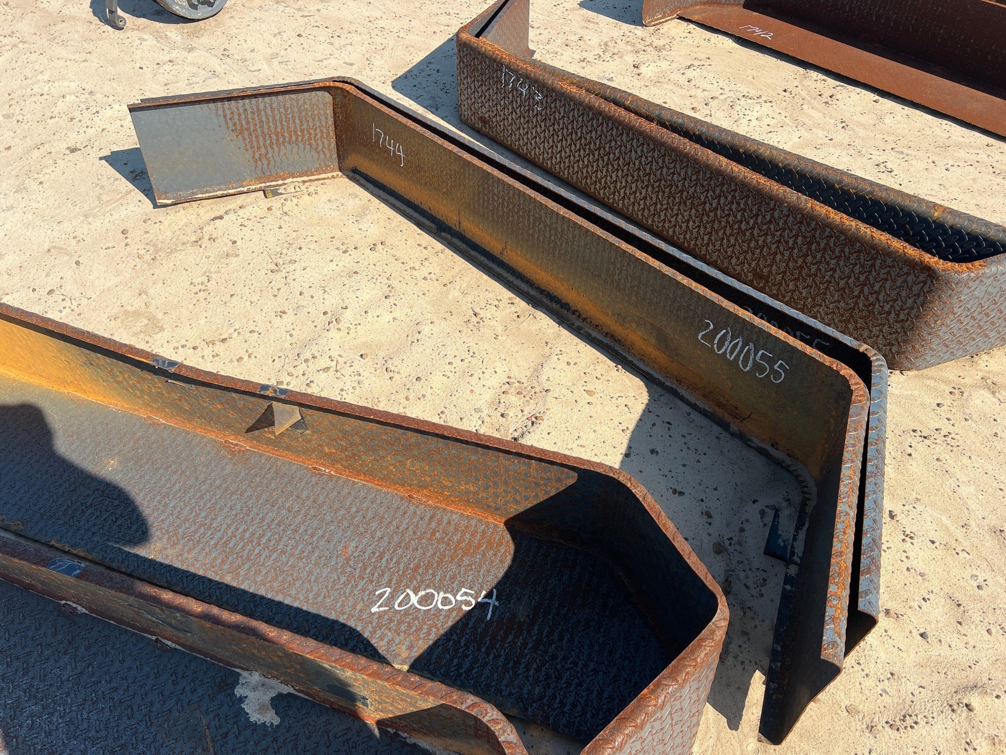 PAIR DIAMOND PLATE DBL AXLE FENDERS (A51247)