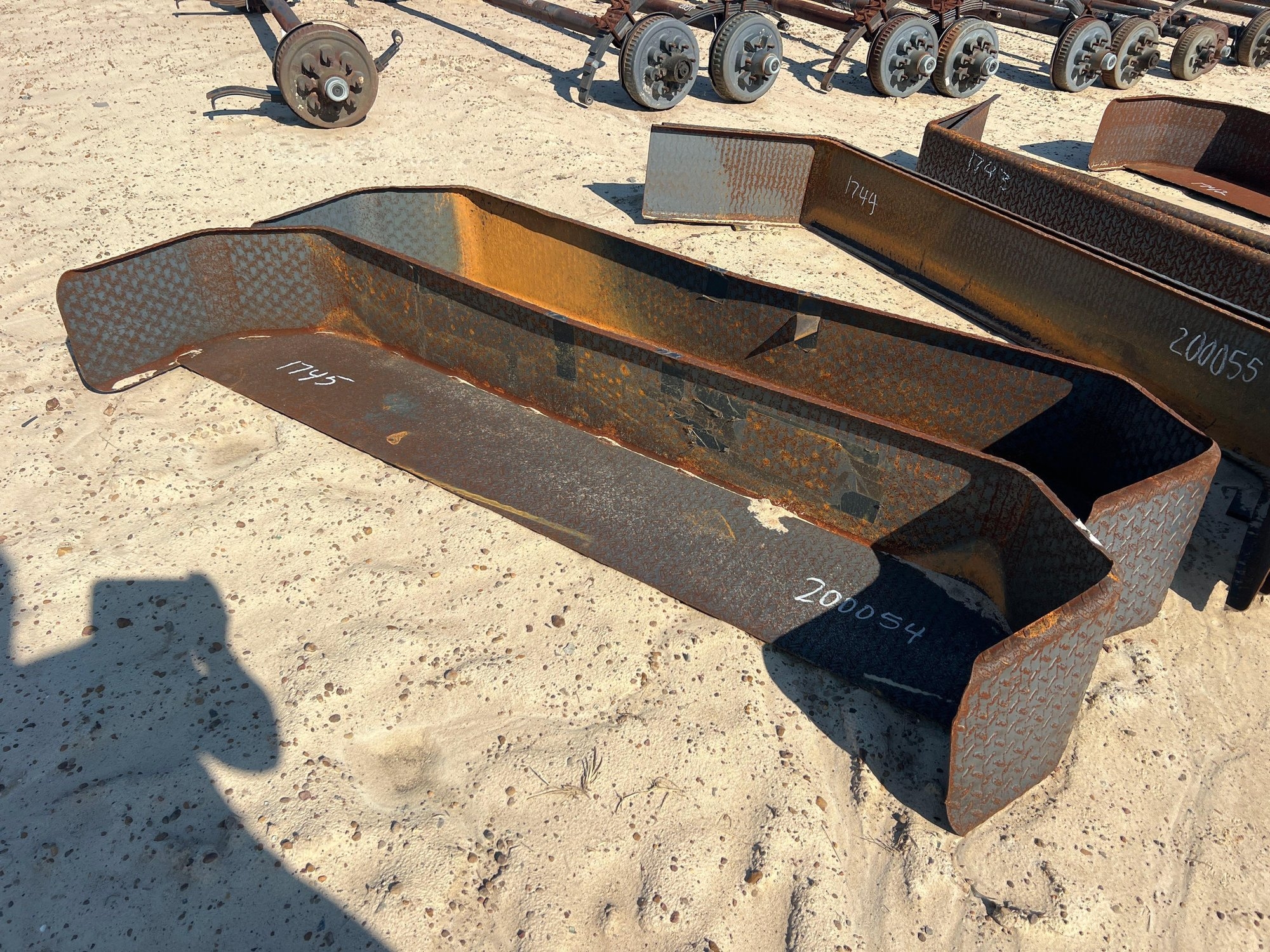 PAIR DIAMOND PLATE DBL AXLE FENDERS (A51247)