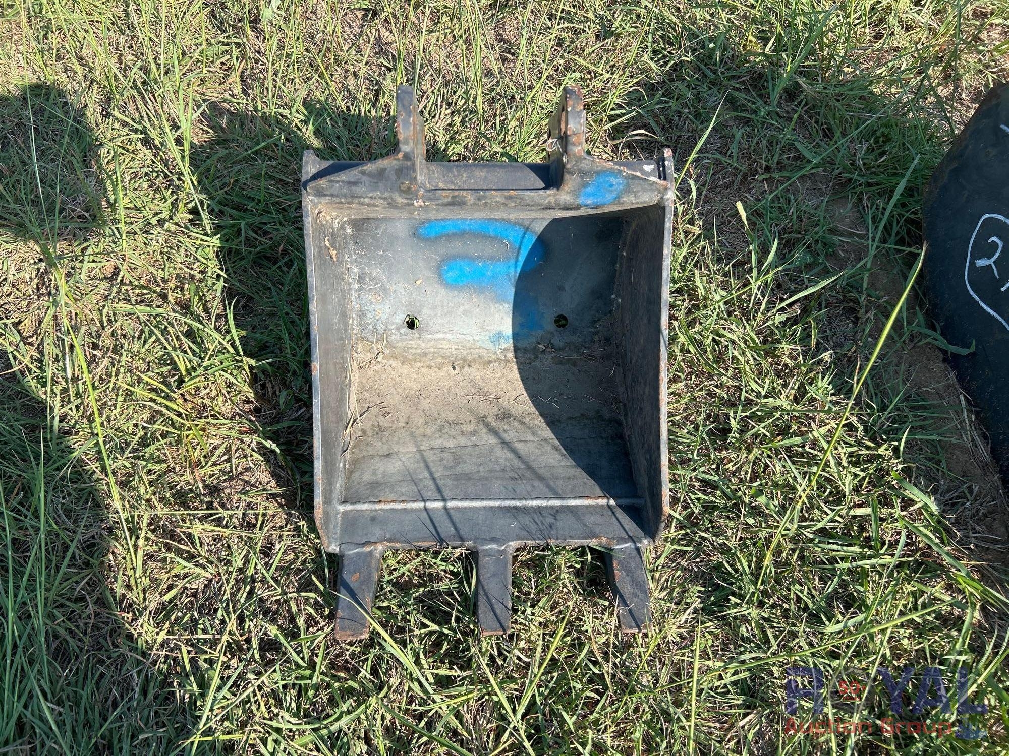 12in Mini Excavator Tooth Bucket (A52377)