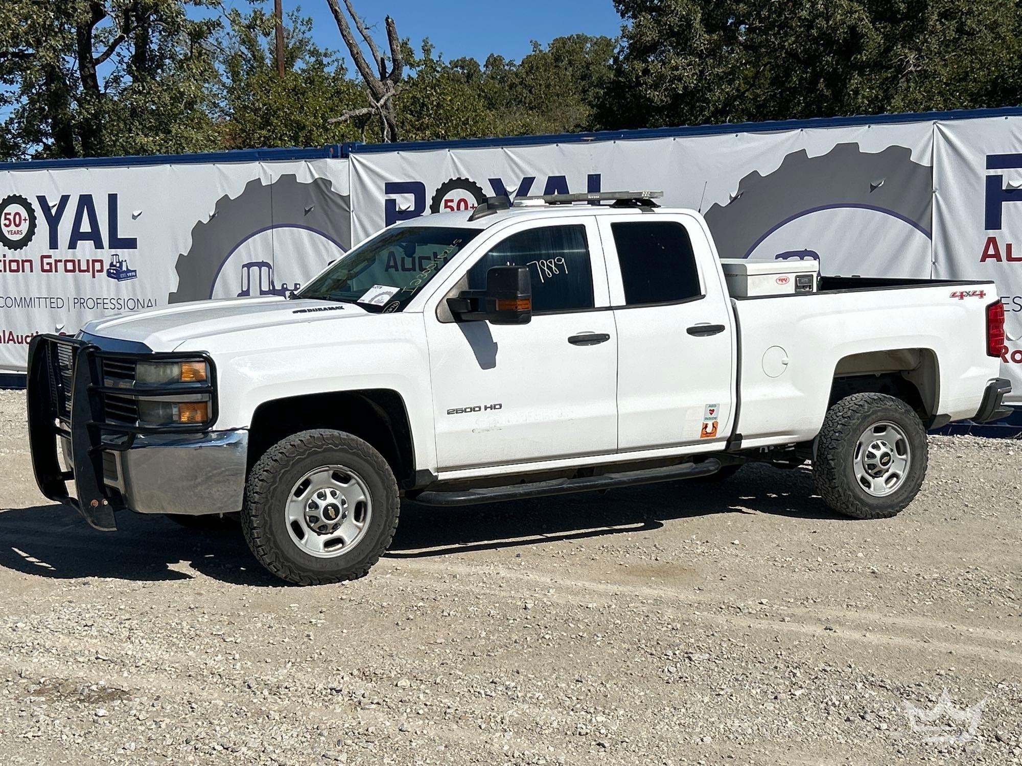 2016 Chevrolet Silverado 2500 HD 4x4 Crew Cab Pickup Truck (A55973)