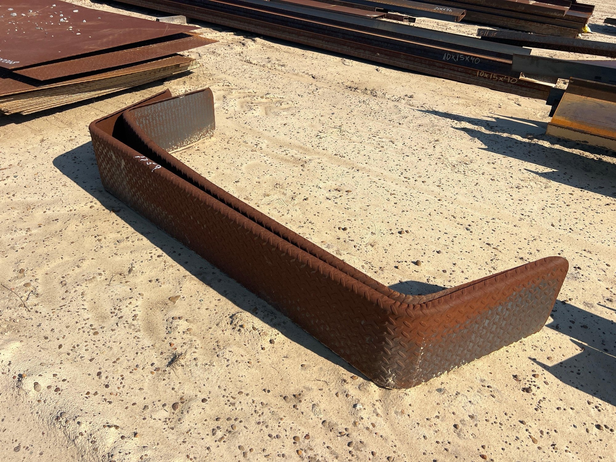 PAIR OF DIAMOND PLATE DOUBLE AXLE FENDERS (A51247)