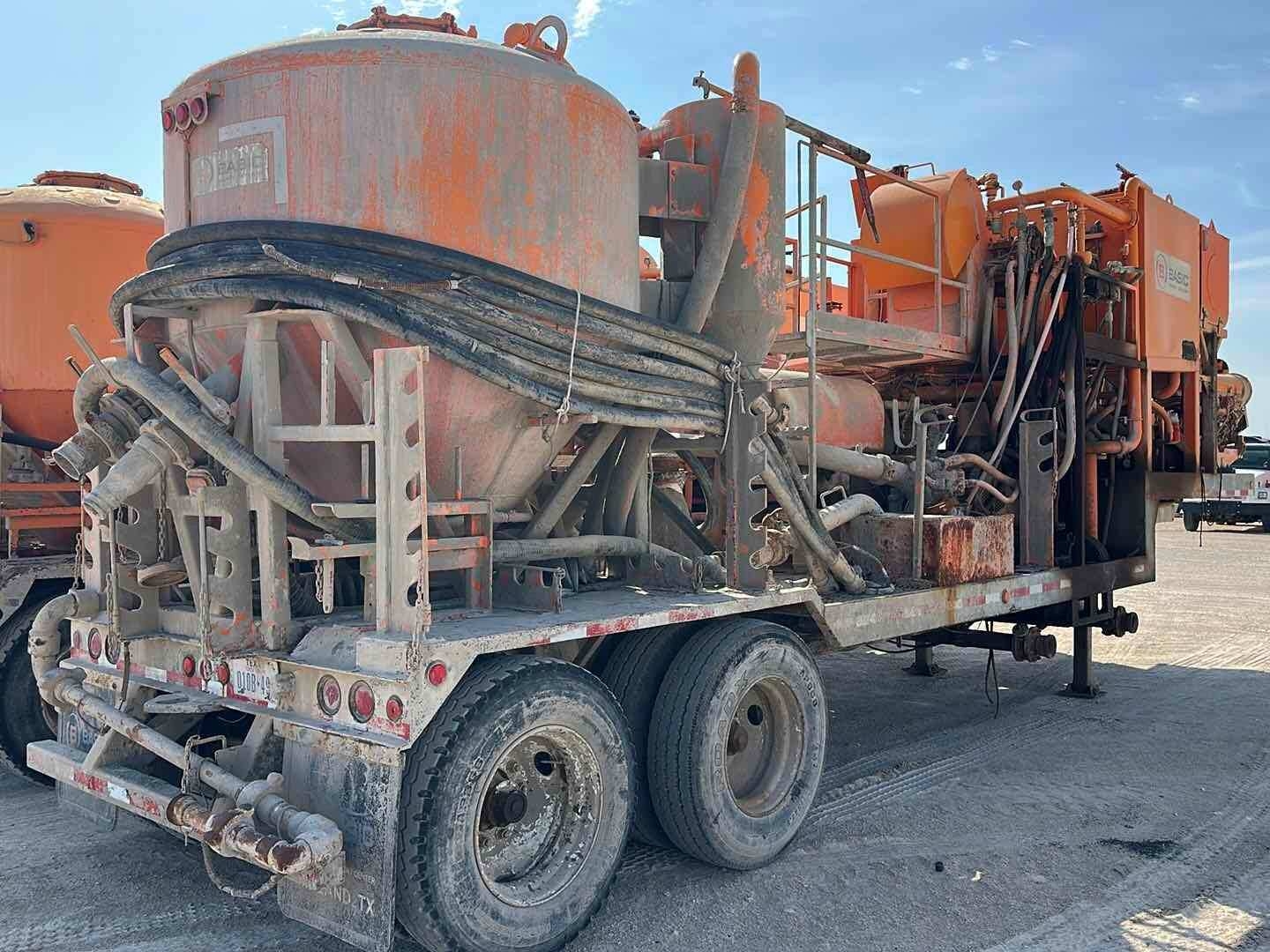 2003 VIKING  CEMENT MIXING TRAILER (A52472)