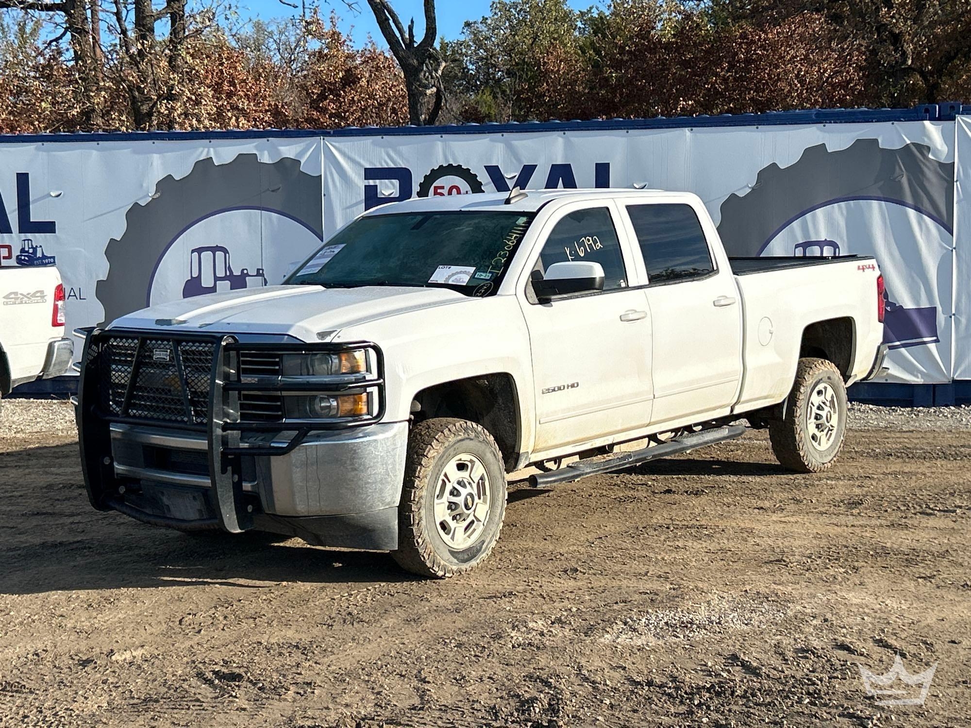 2015 Chevrolet 2500 Silverado 4X4 Crew Cab Pickup Truck (A55973)