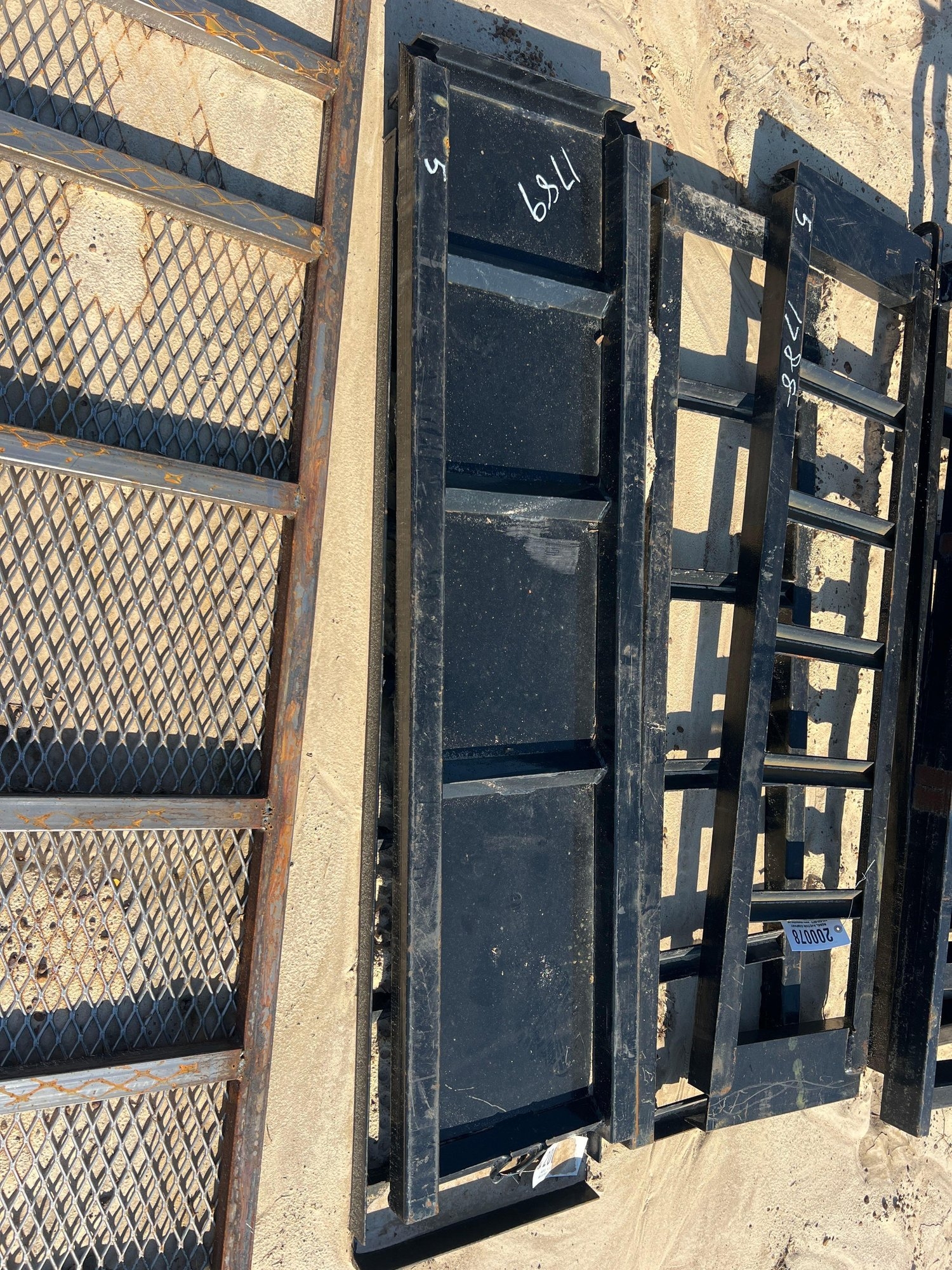 PAIR OF 5' CLIP ON TRAILER RAMPS (A51247)