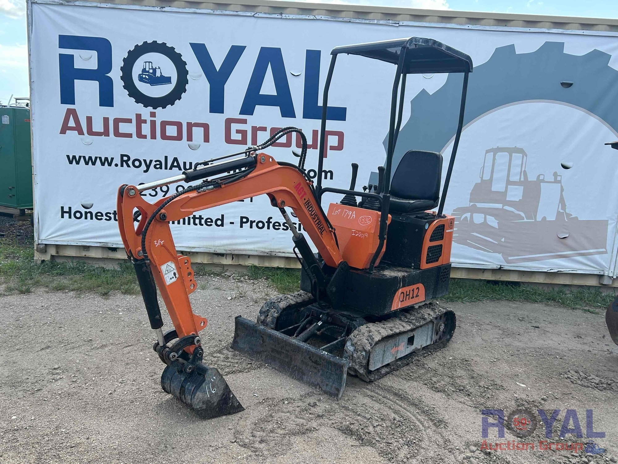 AGT QH12 Mini Excavator (A50322)