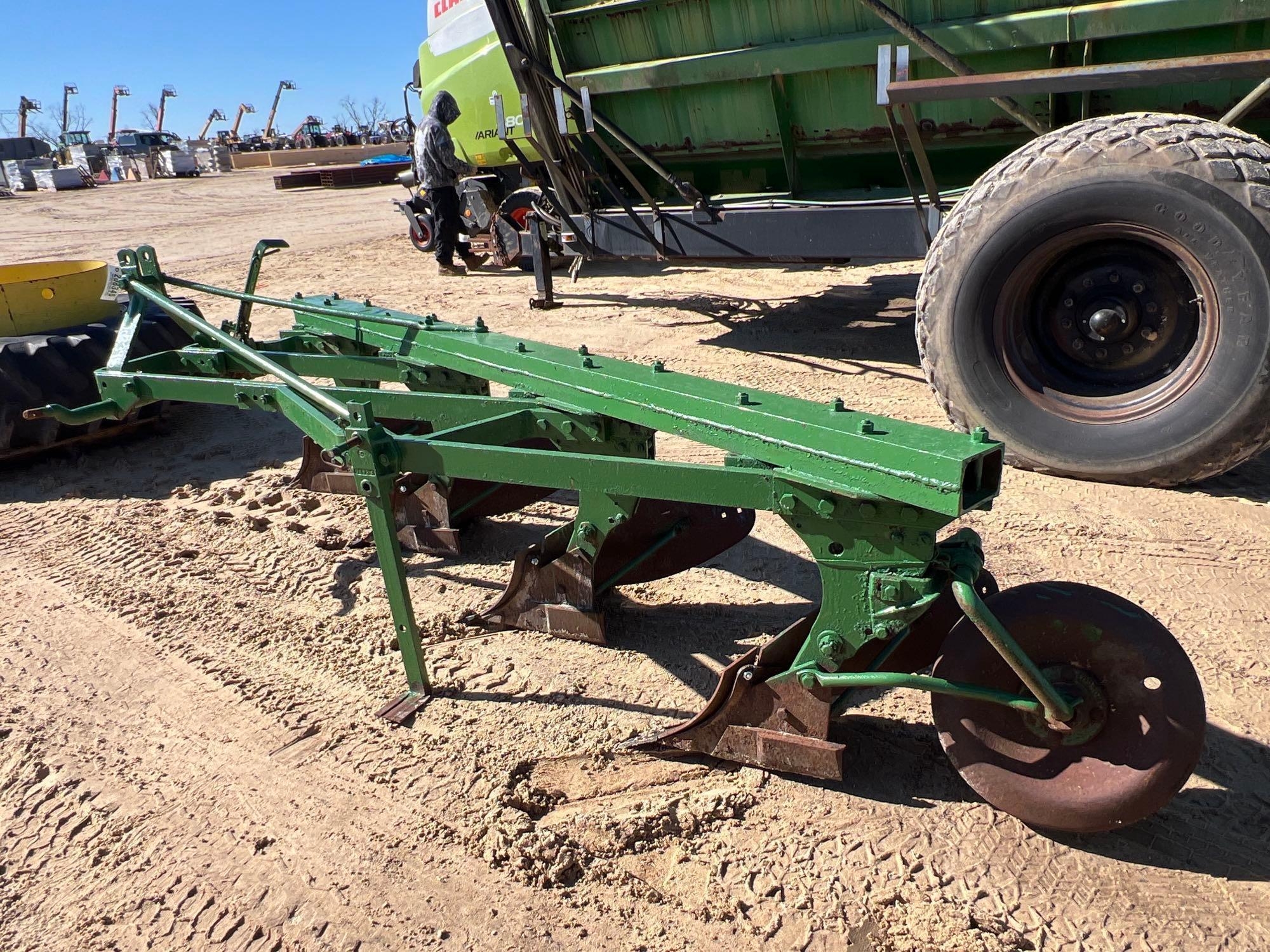 JOHN DEERE (4) BOTTOM TURN PLOW (A58375)