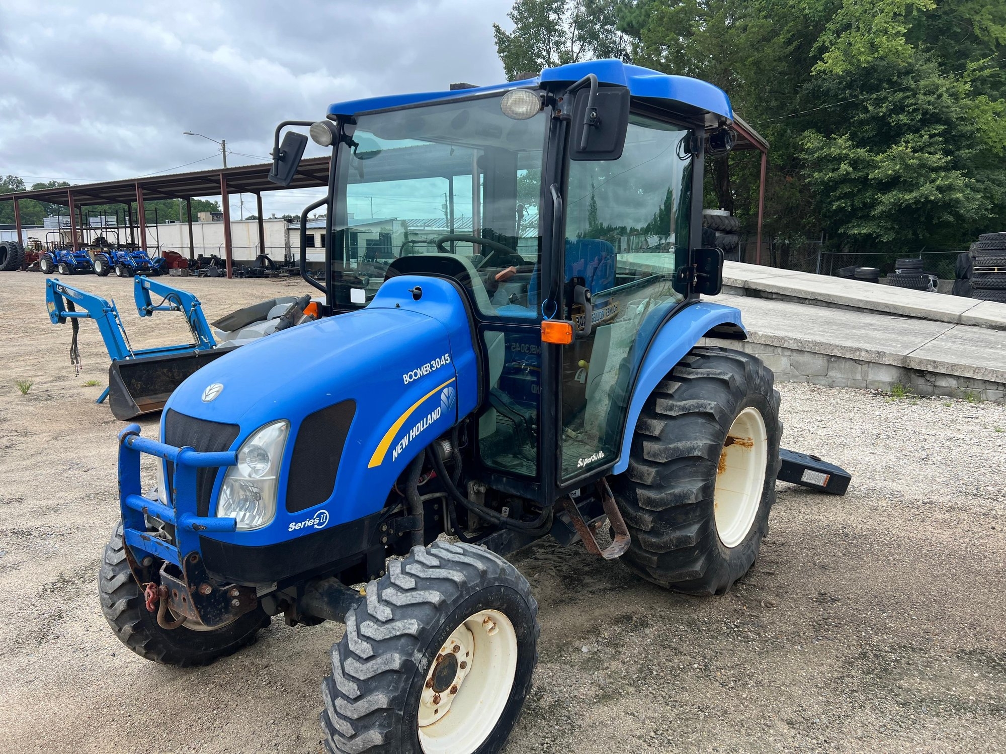 2012 NEW HOLLAND BOOMER 3045 COMPACT TRACTOR WITH 250TL LOADER (TRANSMISSION ISSUES) (A52748)