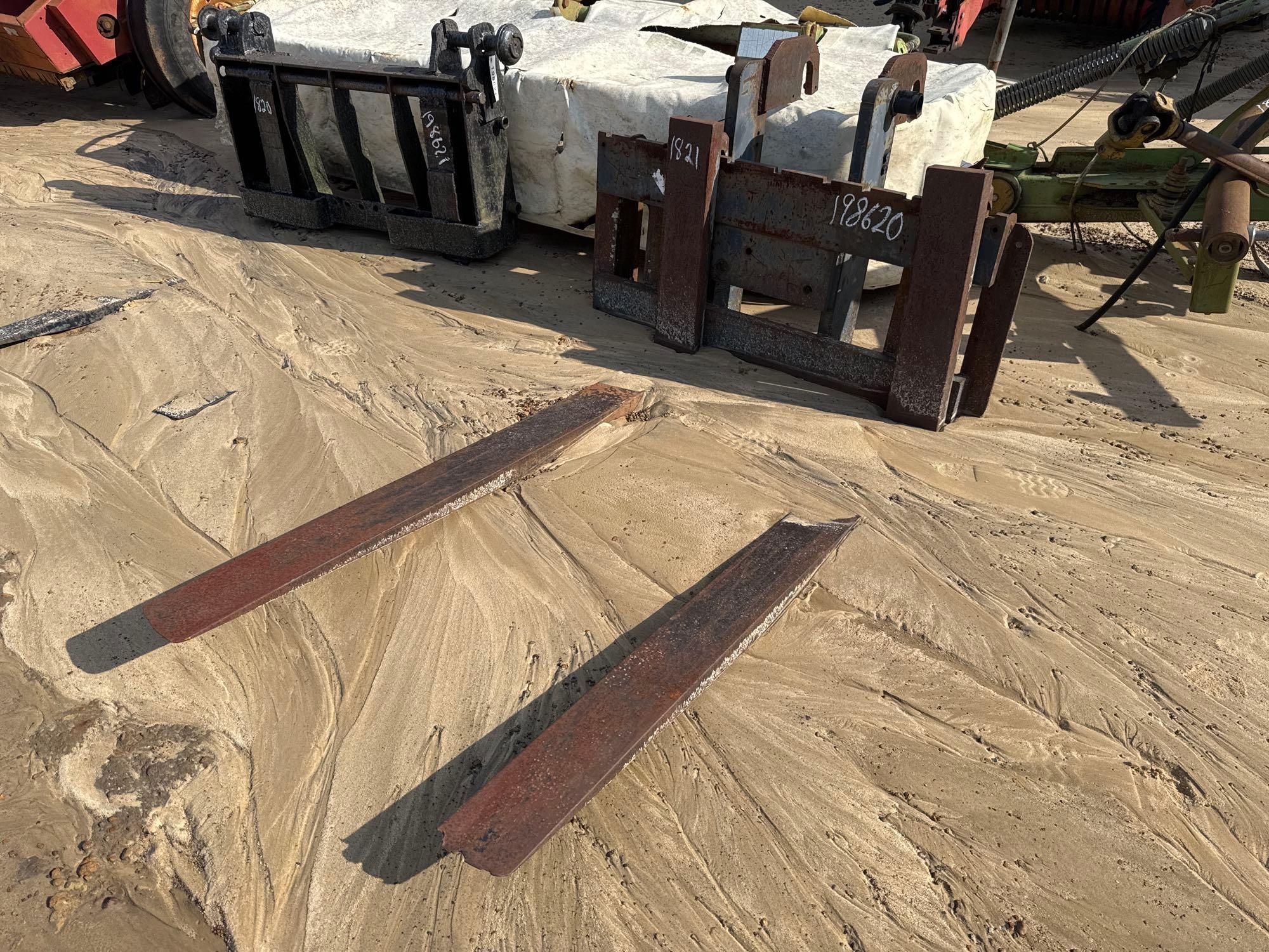 SET OF HANG-ON PALLET FORKS (A51243)