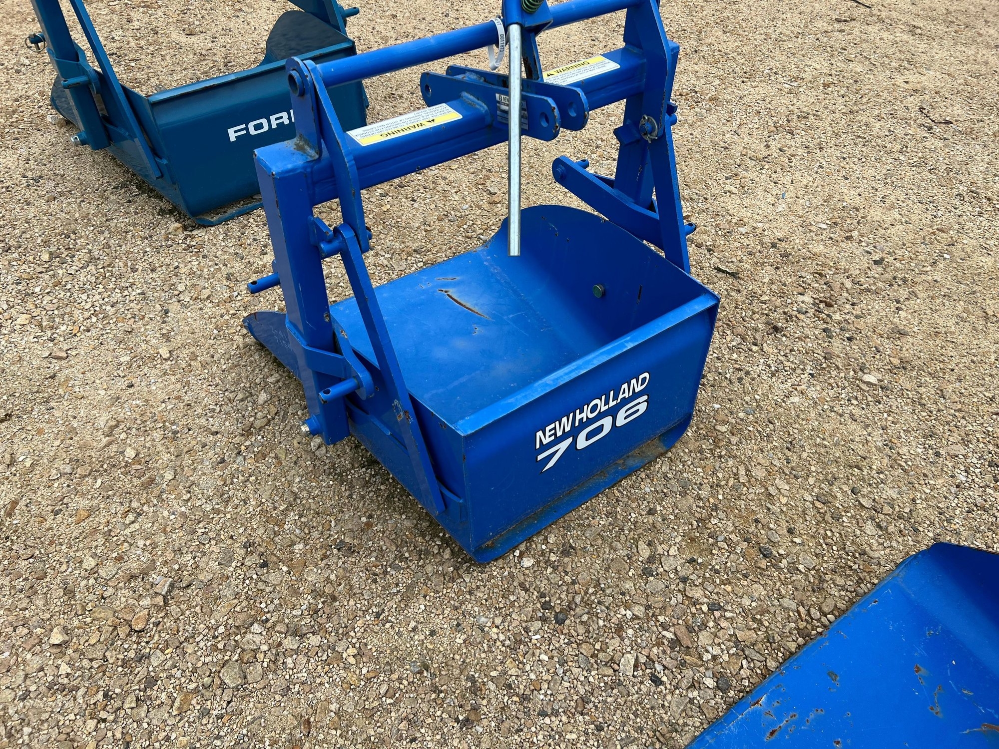 NEW HOLLAND 706 30 INCH 3PT DIRT SCOOP (A52748)