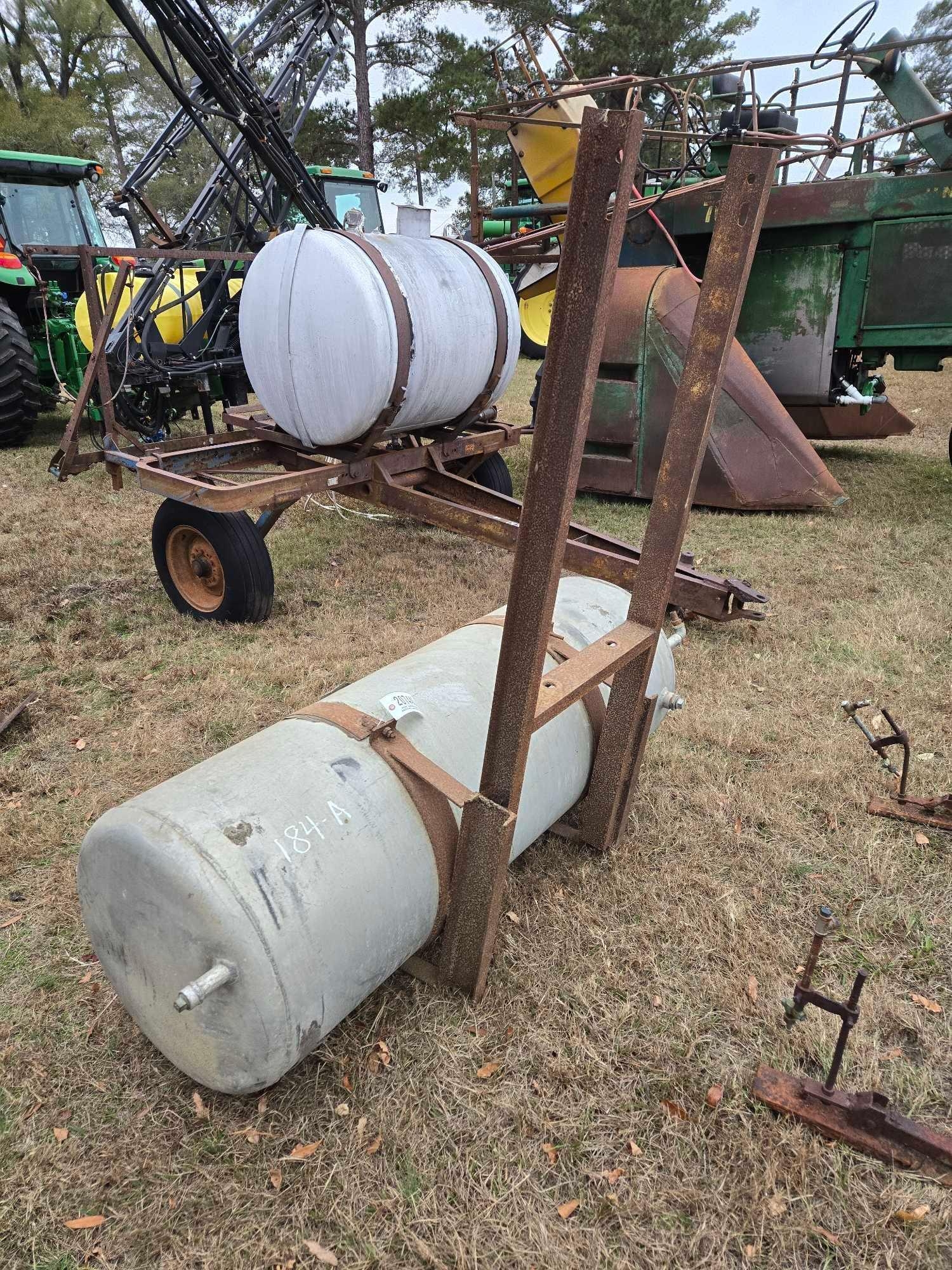 FRONT MOUNT TANK AND BRACKET OFF JOHN DEERE 4020 (A52708)