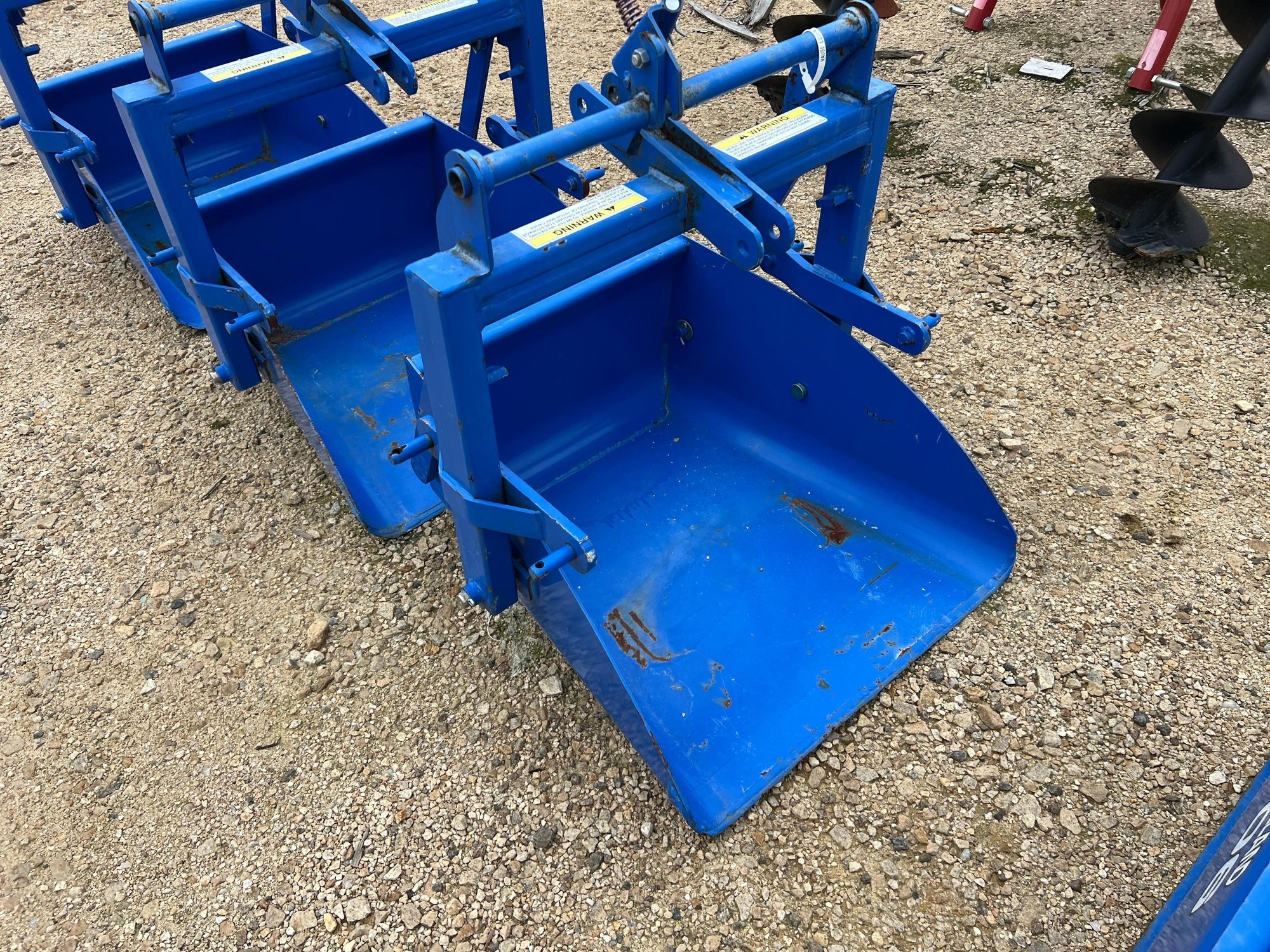 NEW HOLLAND 706 30 INCH 3PT DIRT SCOOP (A52748)