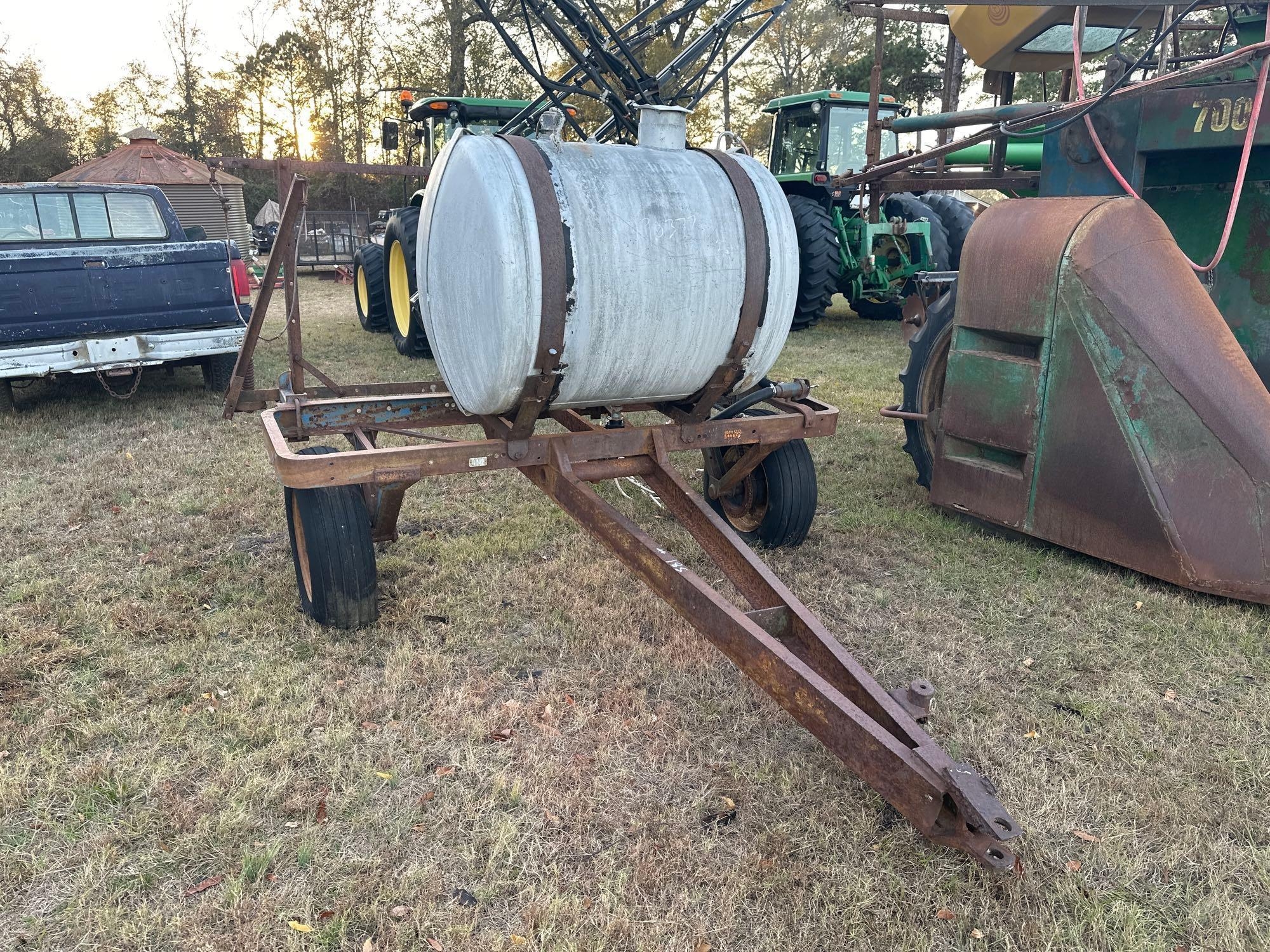 JOHN DEERE 300 GALLON NITROGEN APPLICATOR (A52708)