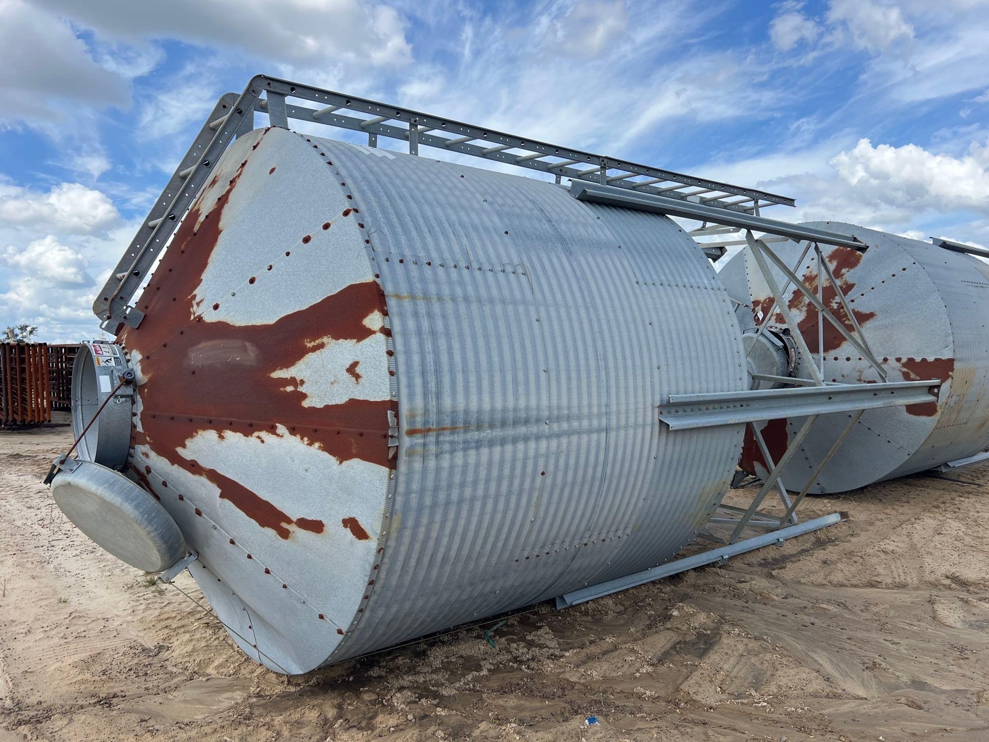 15 TON GRAIN BIN (A54756)