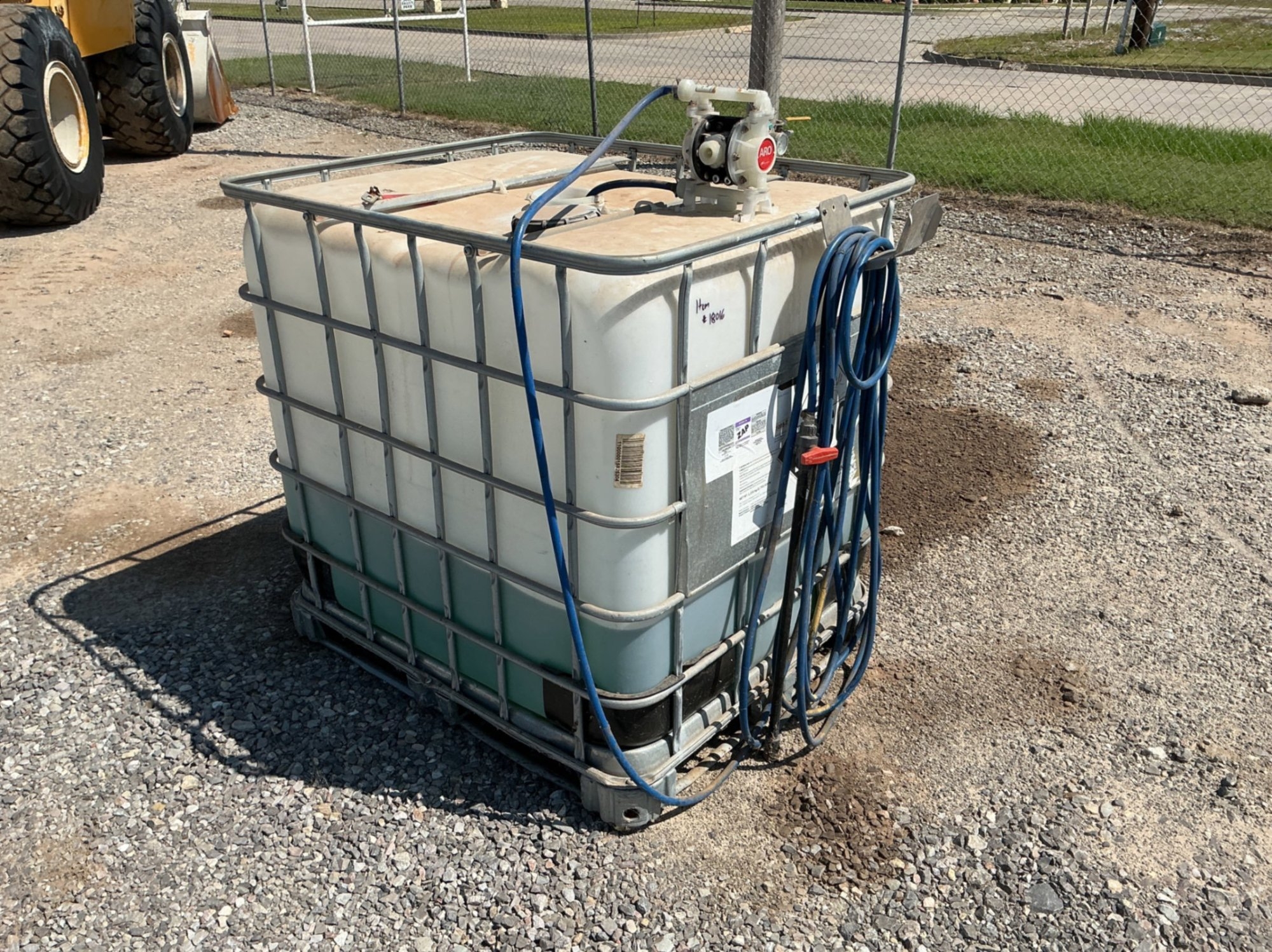 TOTE OF CONCENTRATED METAL CLEANER WITH HOSE AND DIAPHRAM PUMP (A53843)