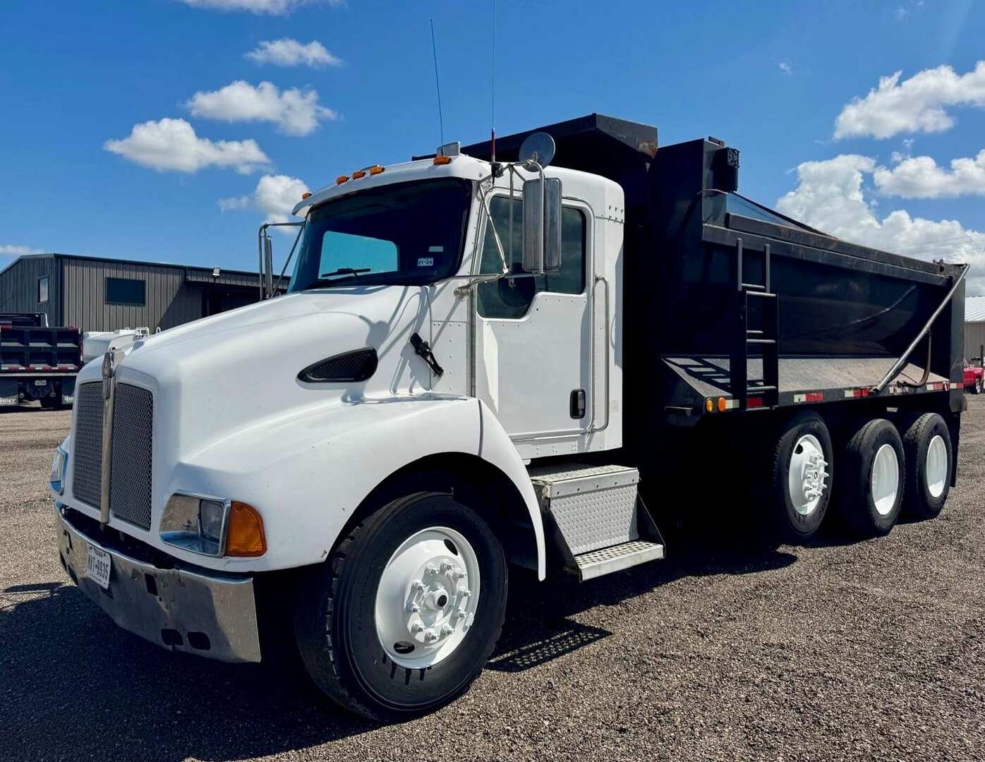 2007 KENWORTH T300 (A55745)