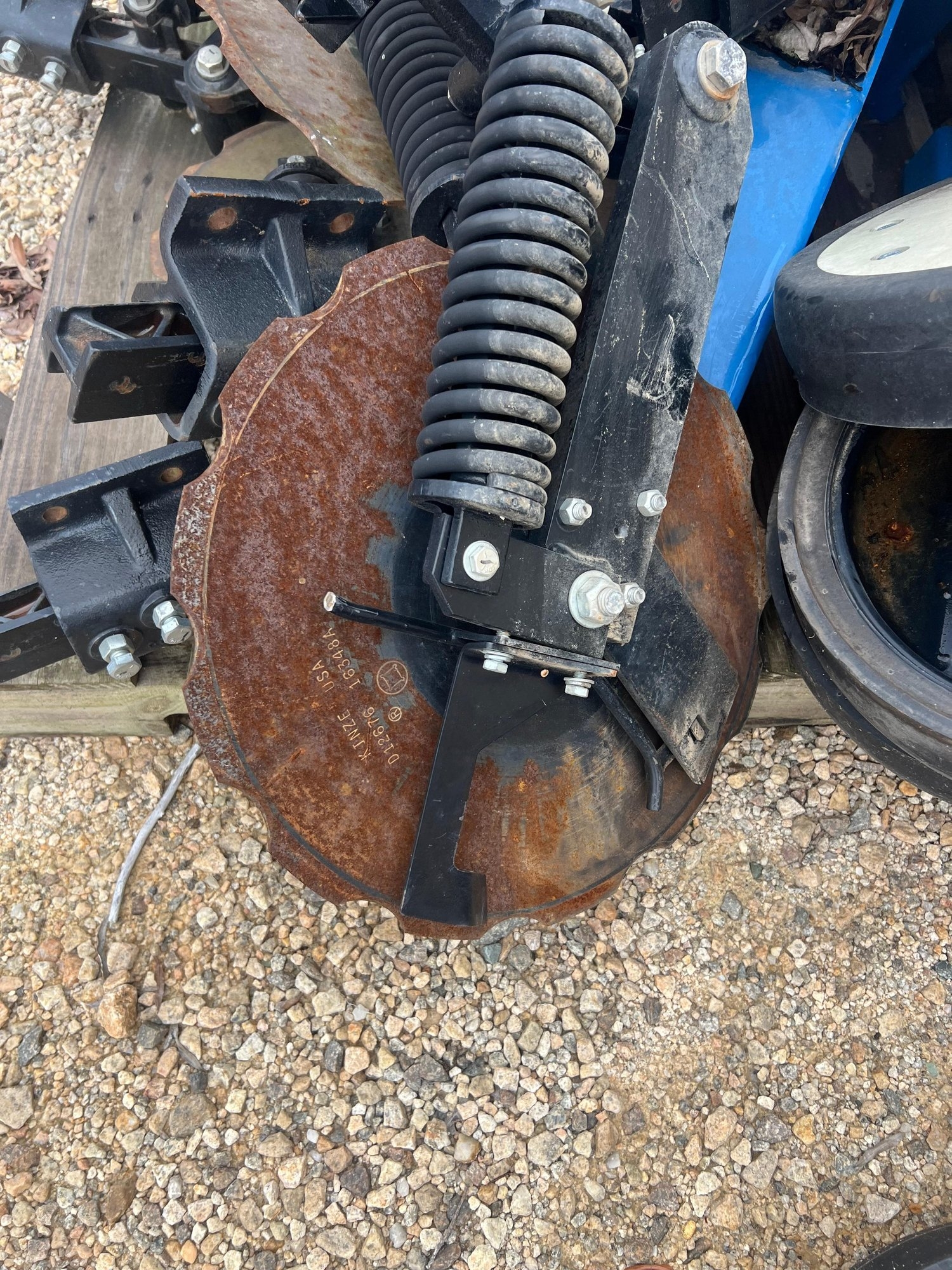 2017 KINZE KNOTCHED SINGLE DISK FERTILIZER OPENER FOR 3000/3500 SERIES PLANTERS (6 ROWS) (A52748)