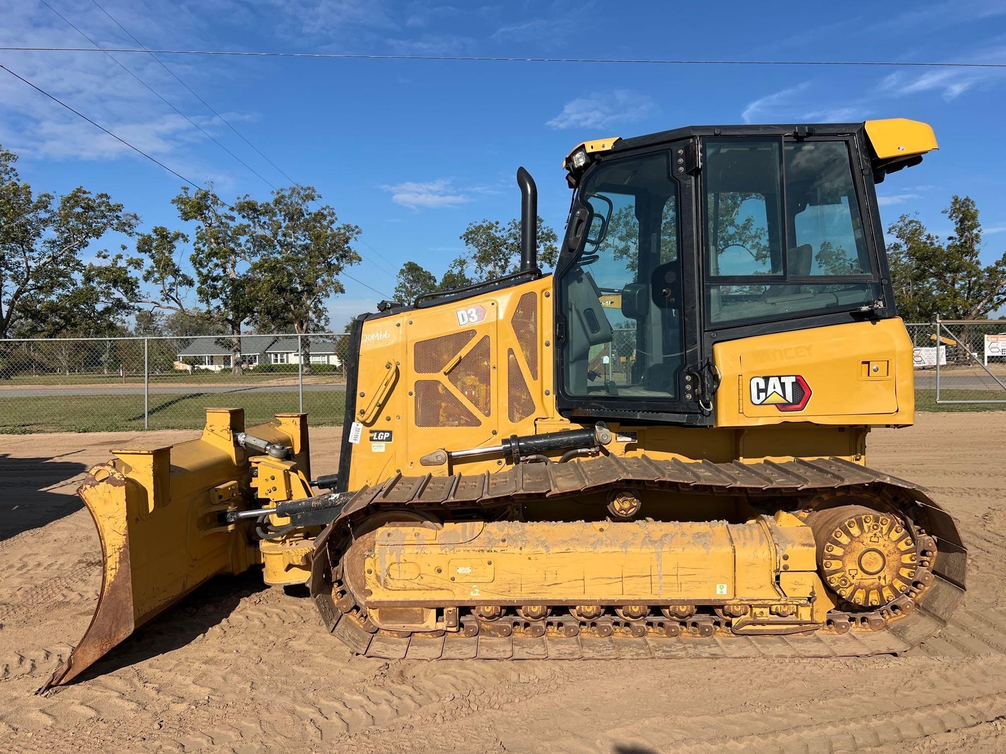 2021 CATERPILLAR D3 LGP CRAWLER DOZER (A52705)